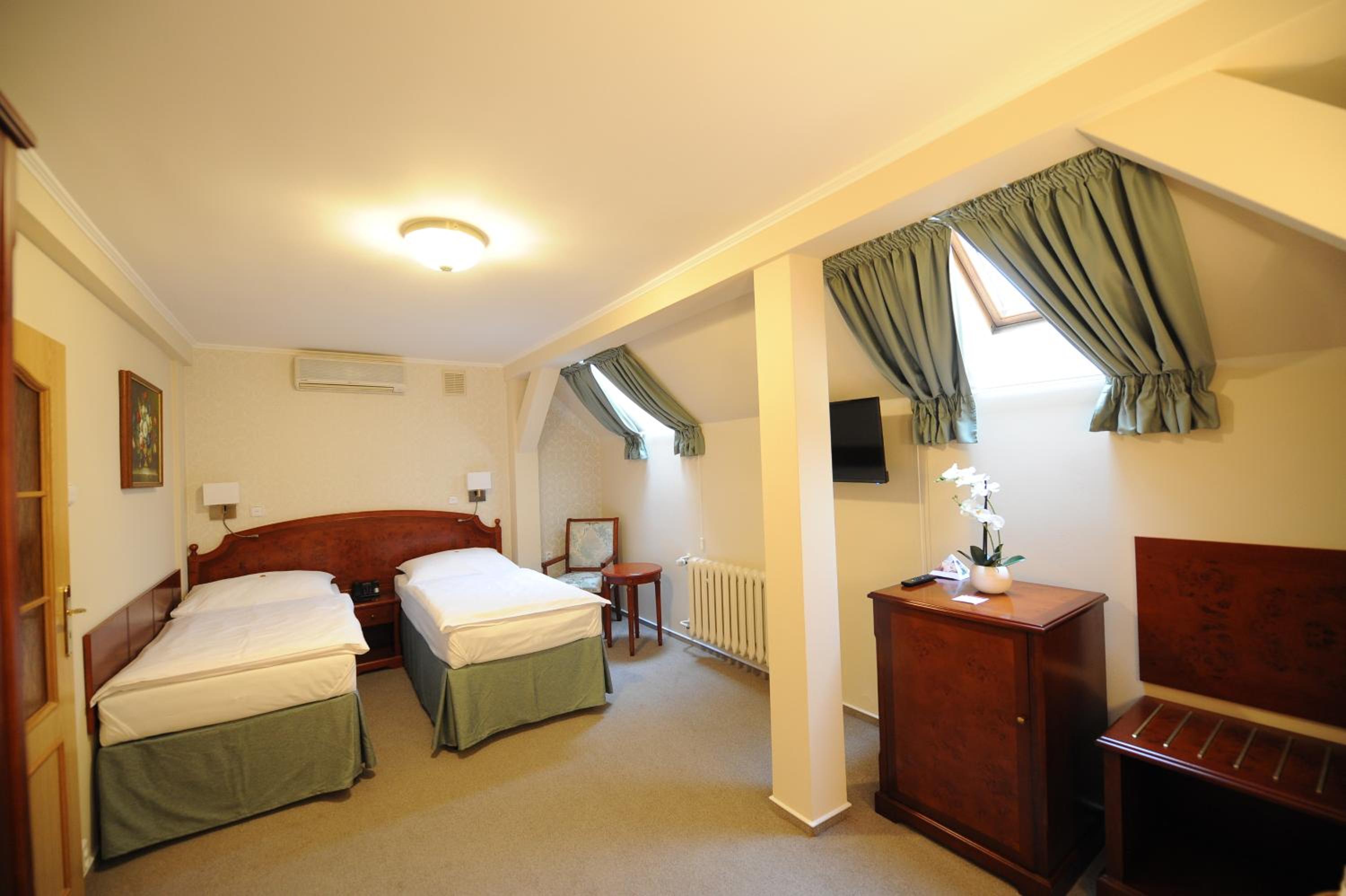 Double Room - Photo 12
