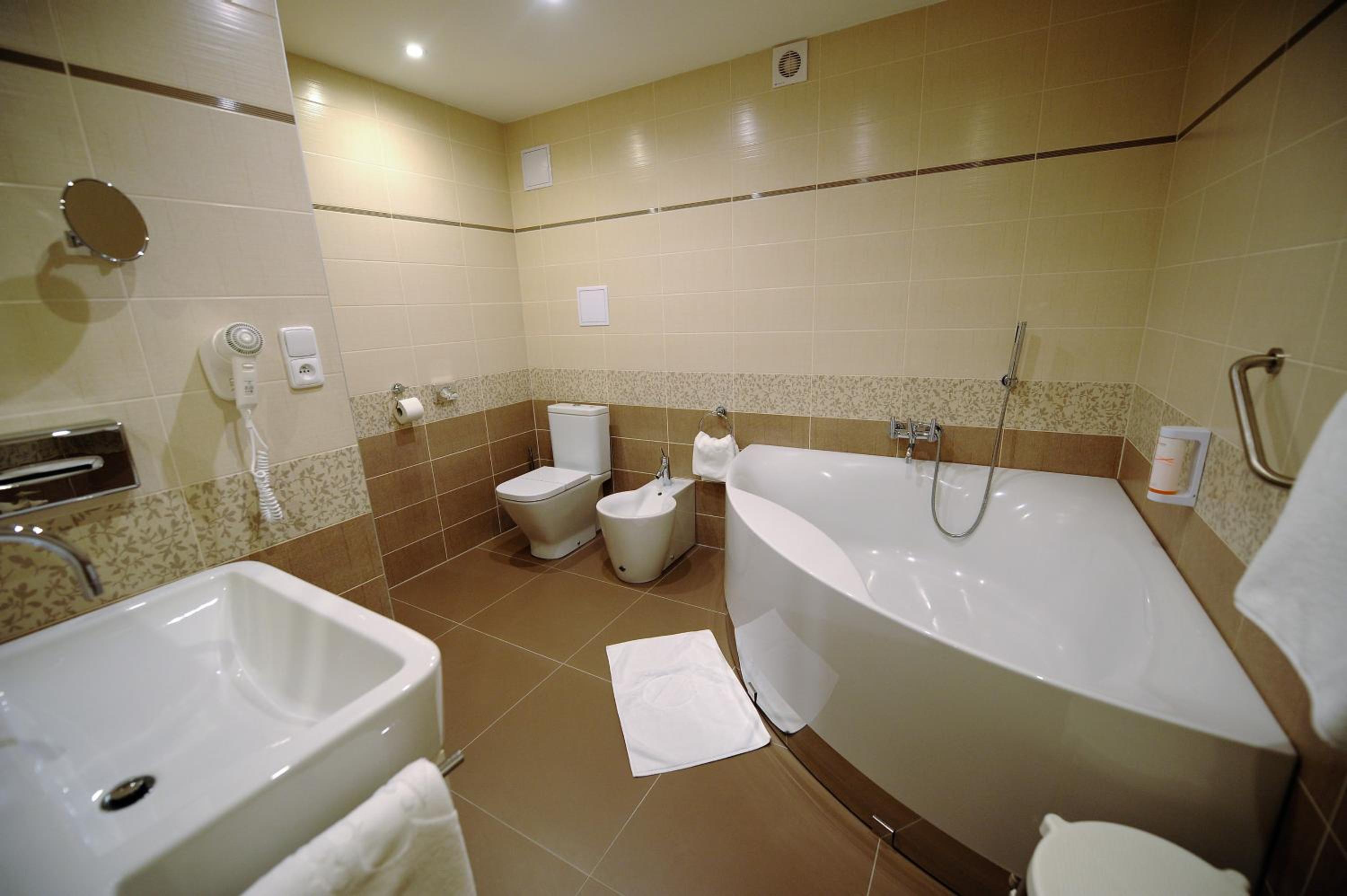 Double Room - Photo 8