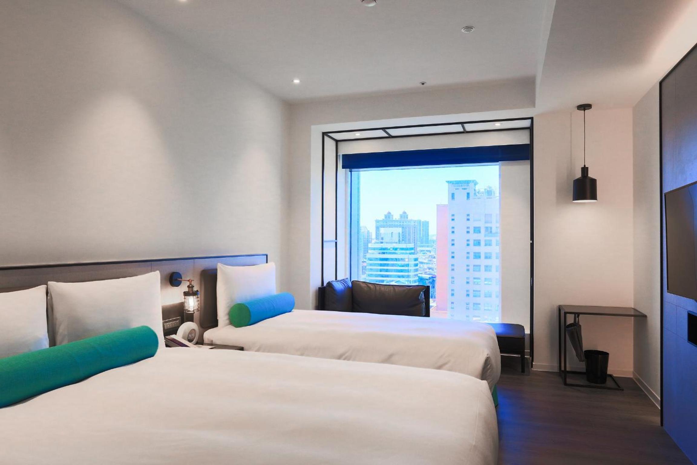 Triple Room with City View