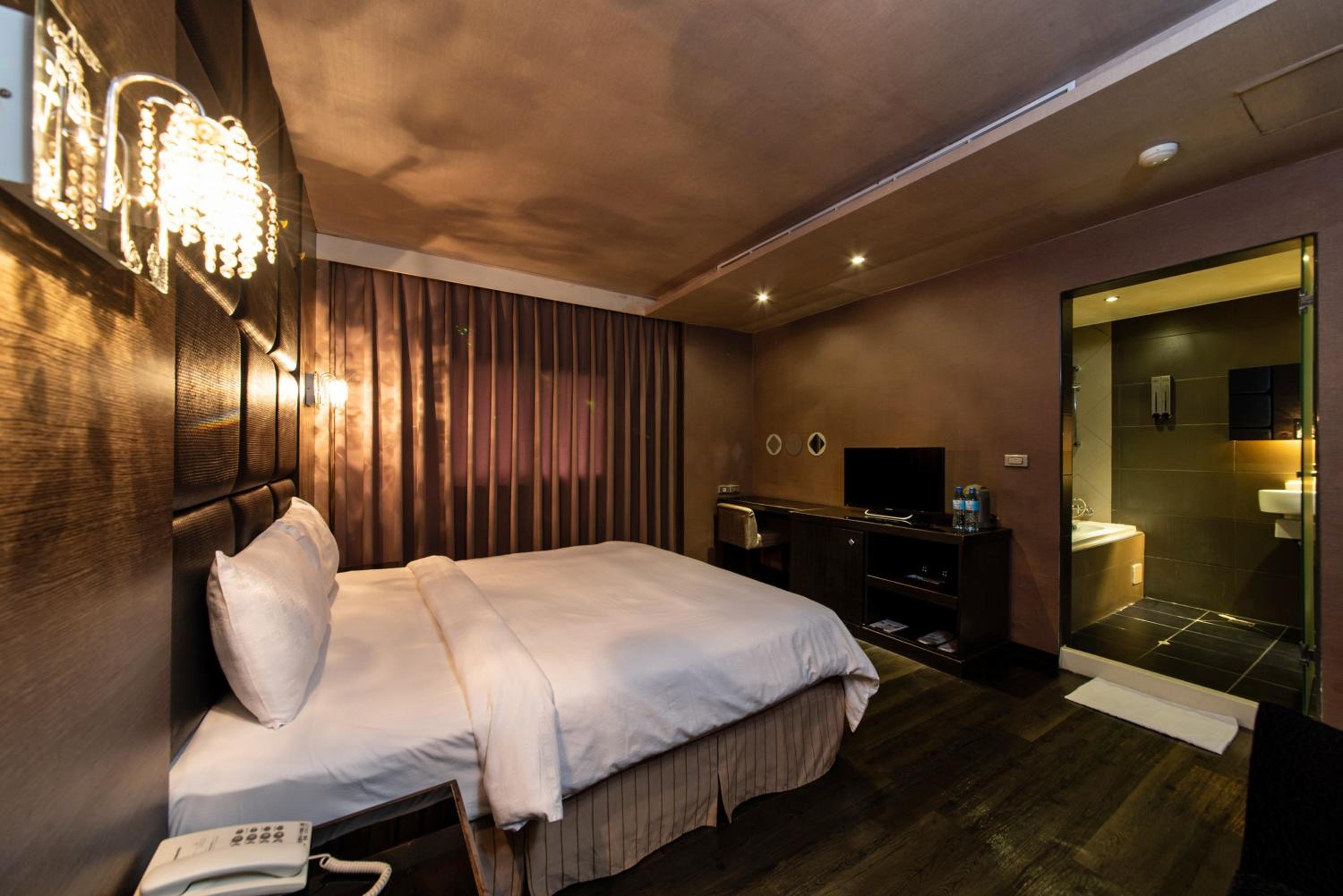 Standard Double Room - Photo 6