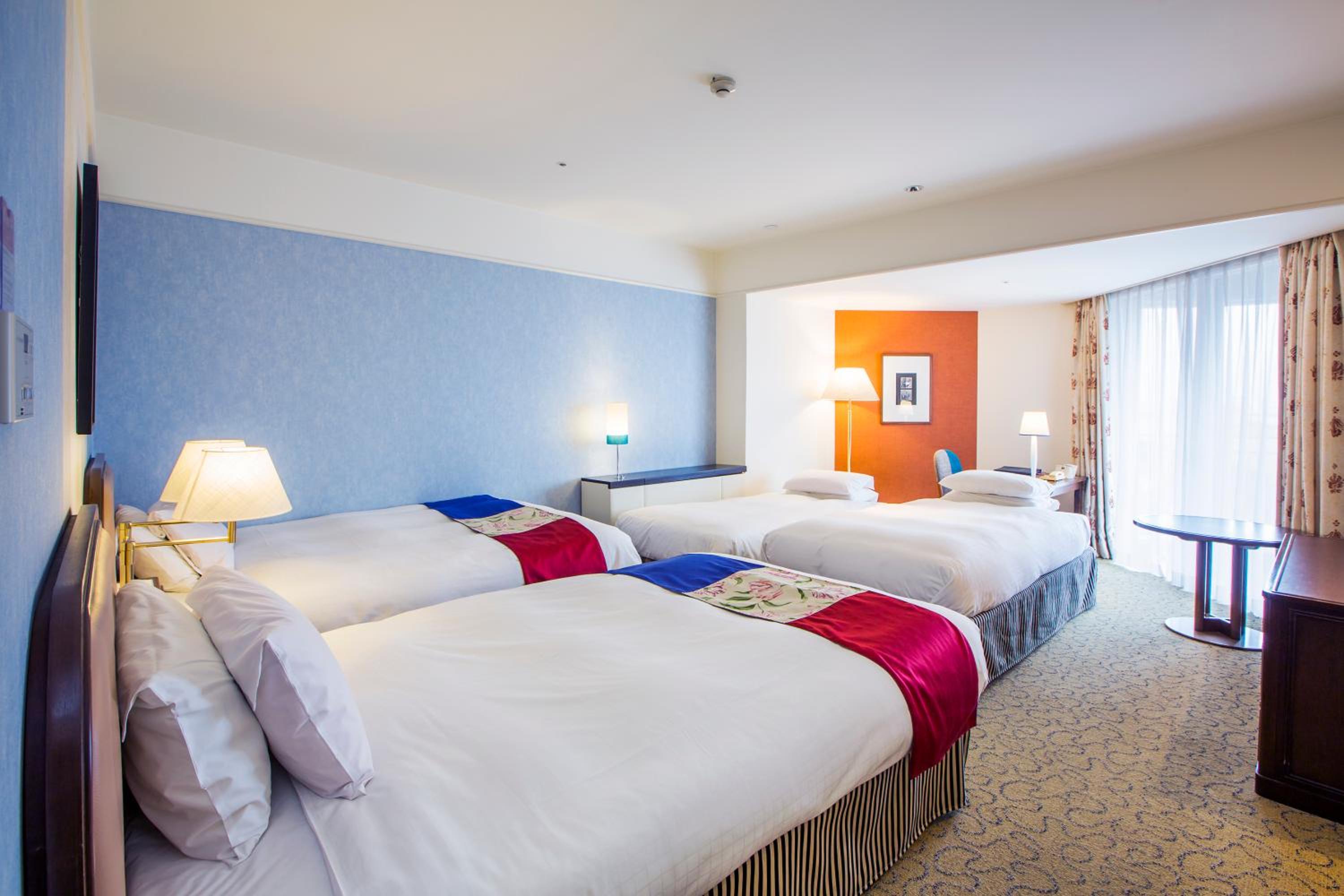 Deluxe Quadruple Room with Balcony - South Wing - Non-Smoking - Photo 1