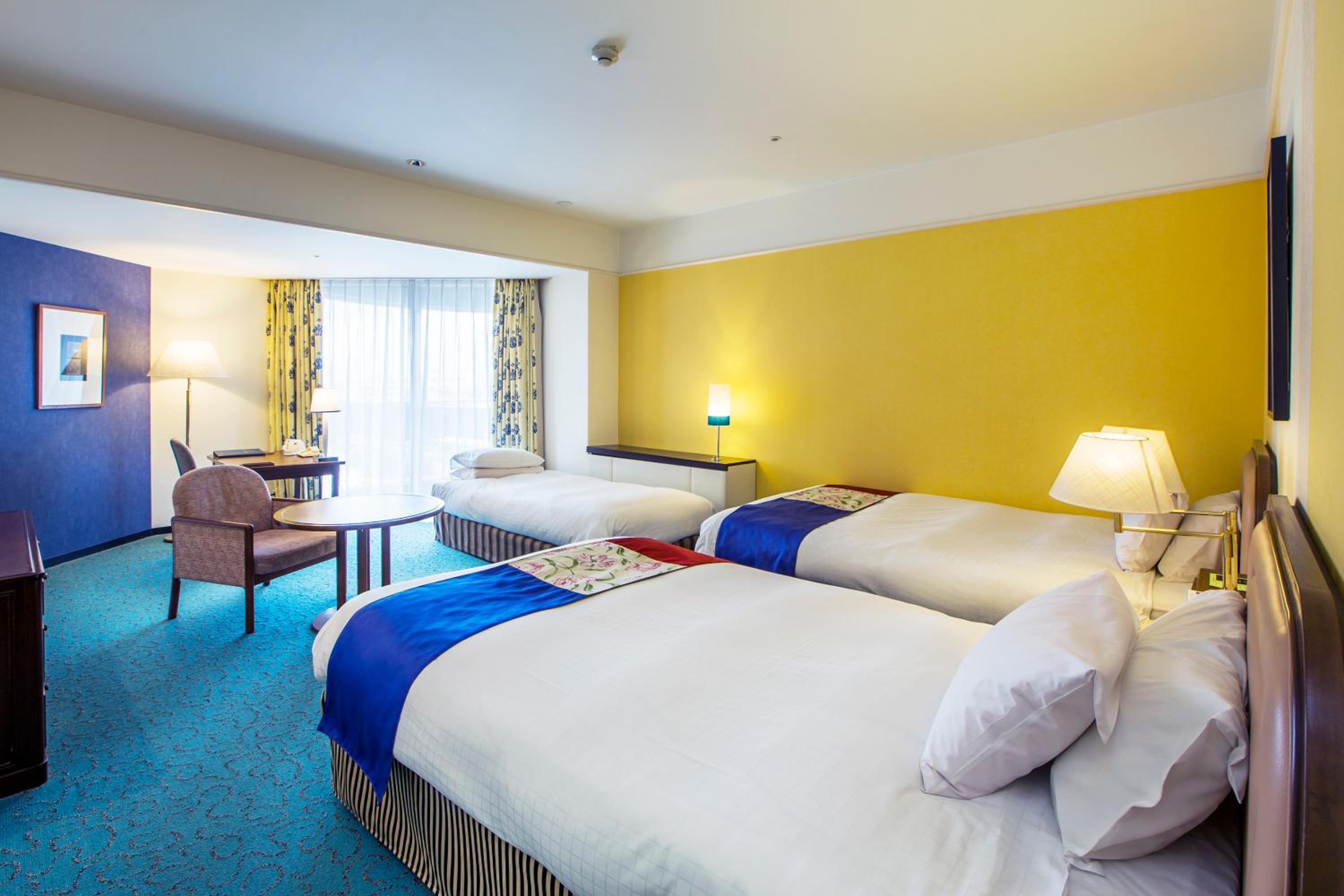 Deluxe Twin Room with Extra Bed and Balcony - South Wing - Non-Smoking - Photo 1