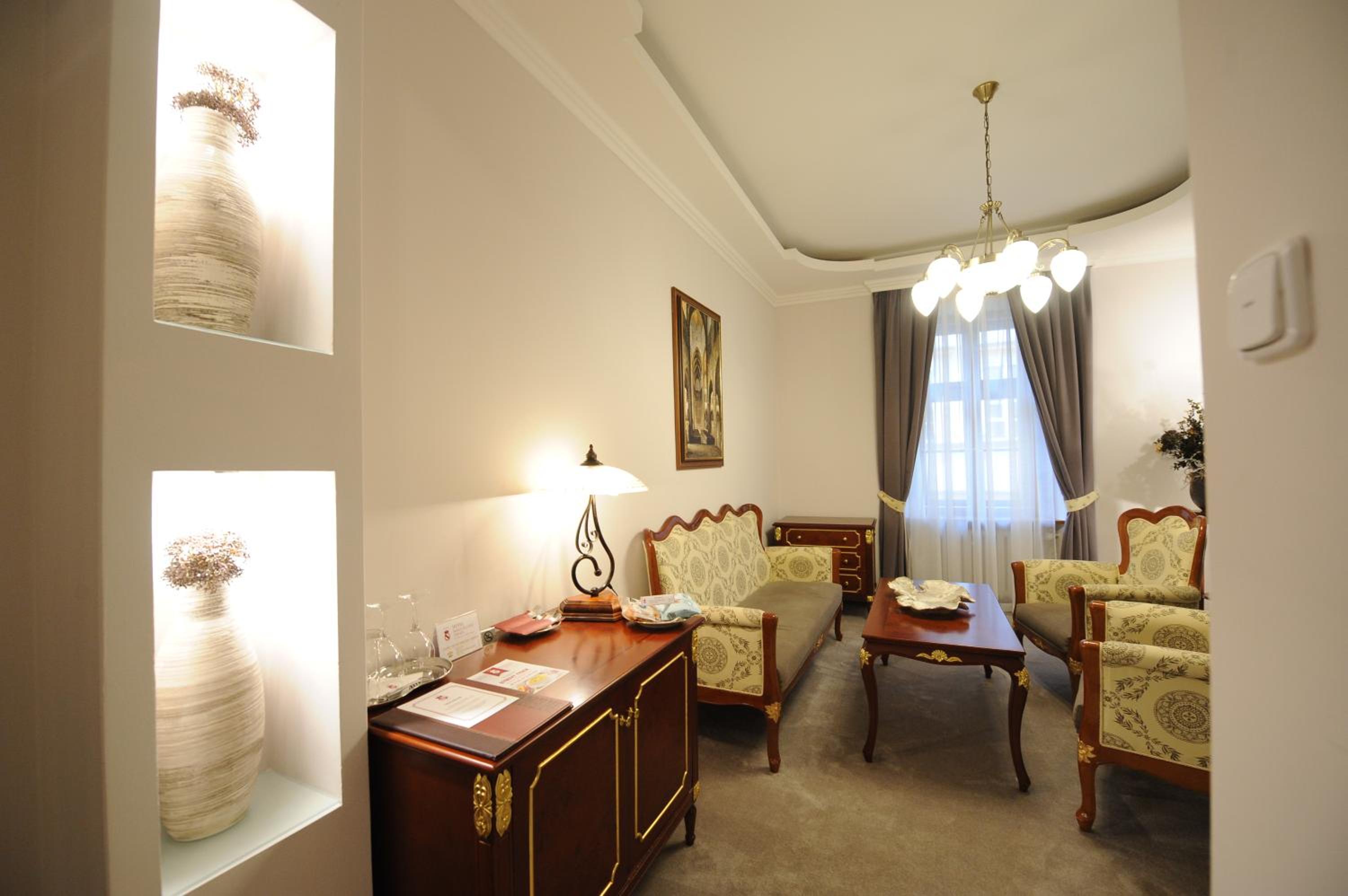 Deluxe Double Room - Photo 18