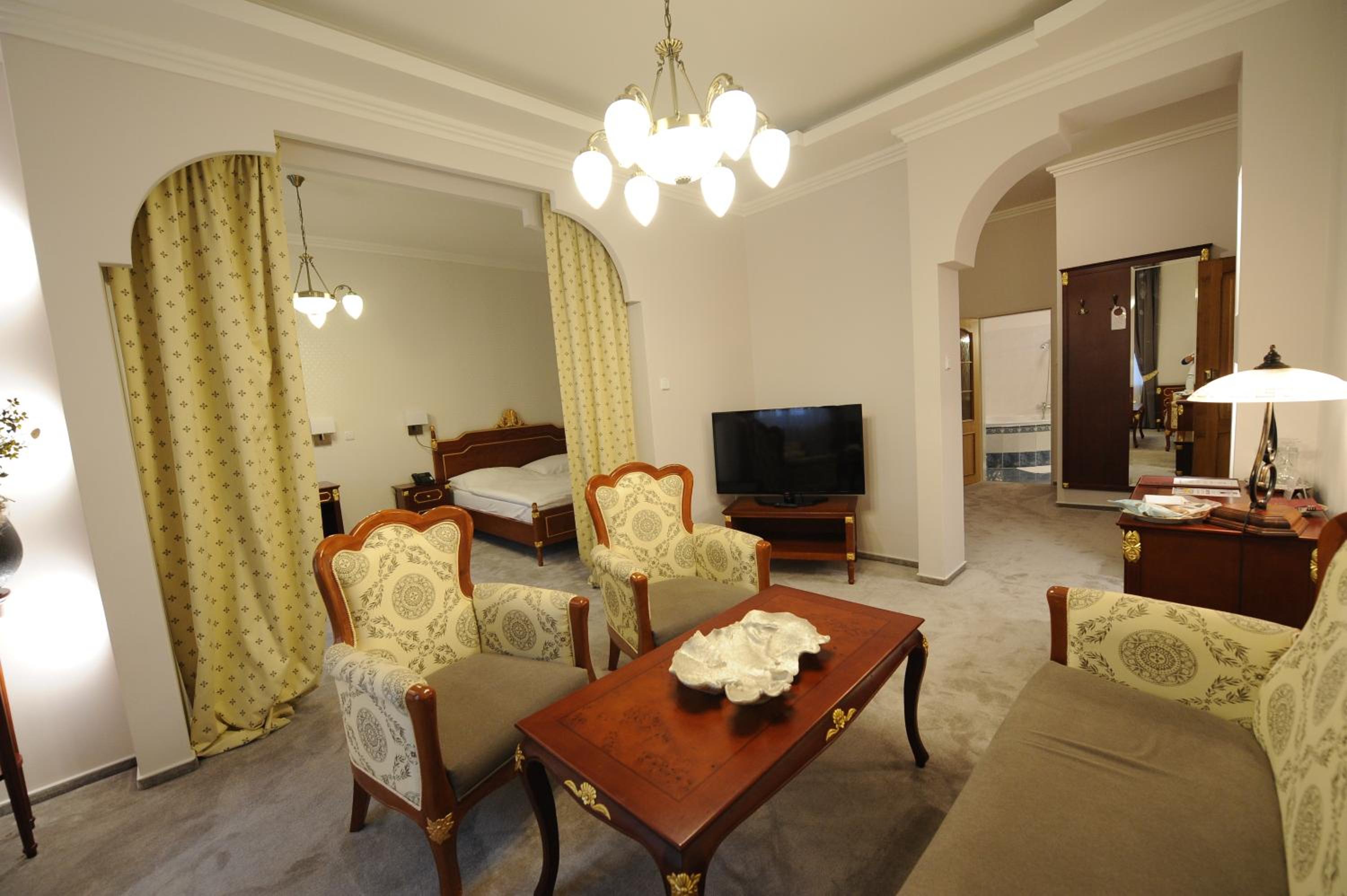 Deluxe Double Room - Photo 20