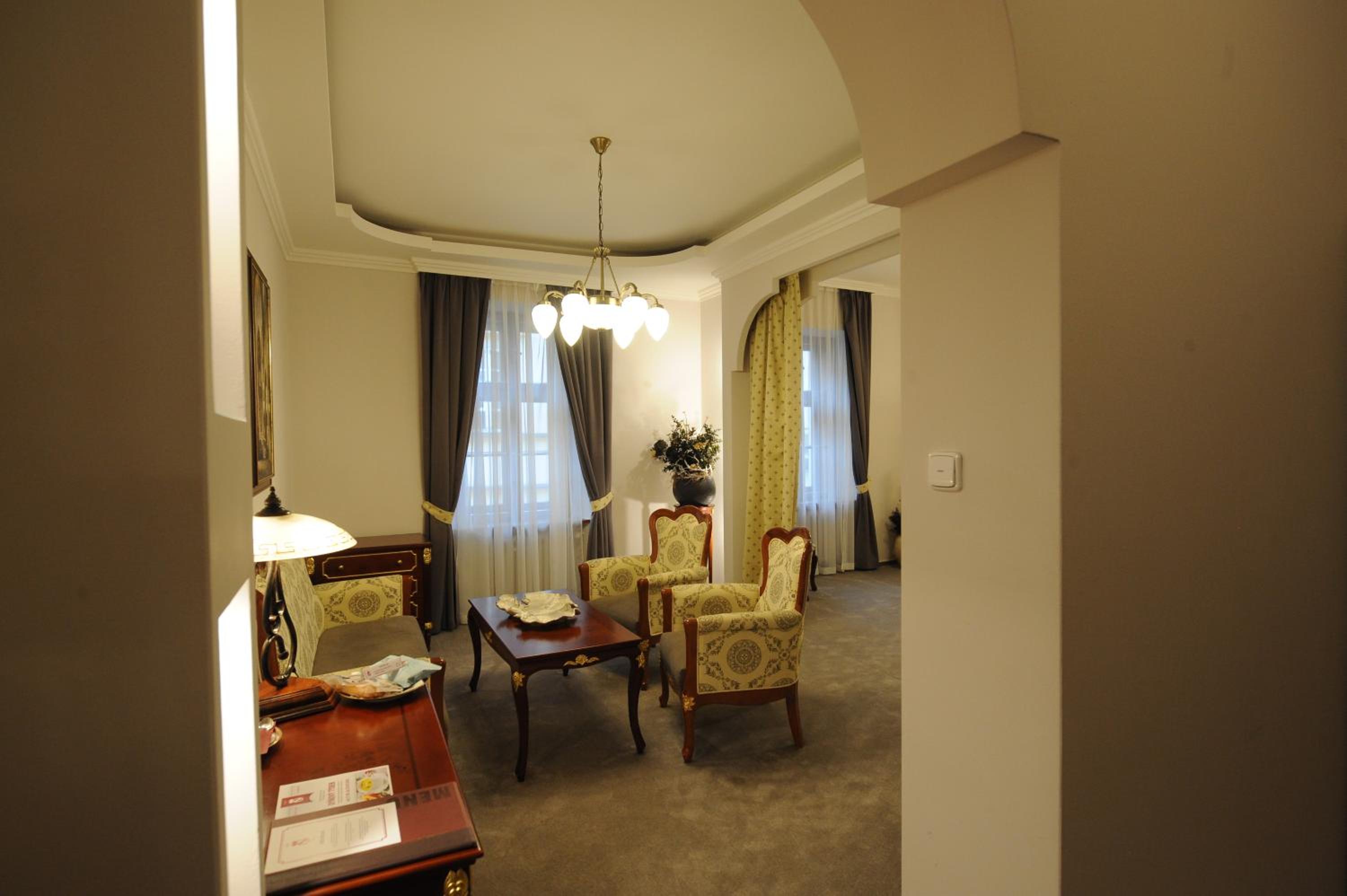 Deluxe Double Room - Photo 9