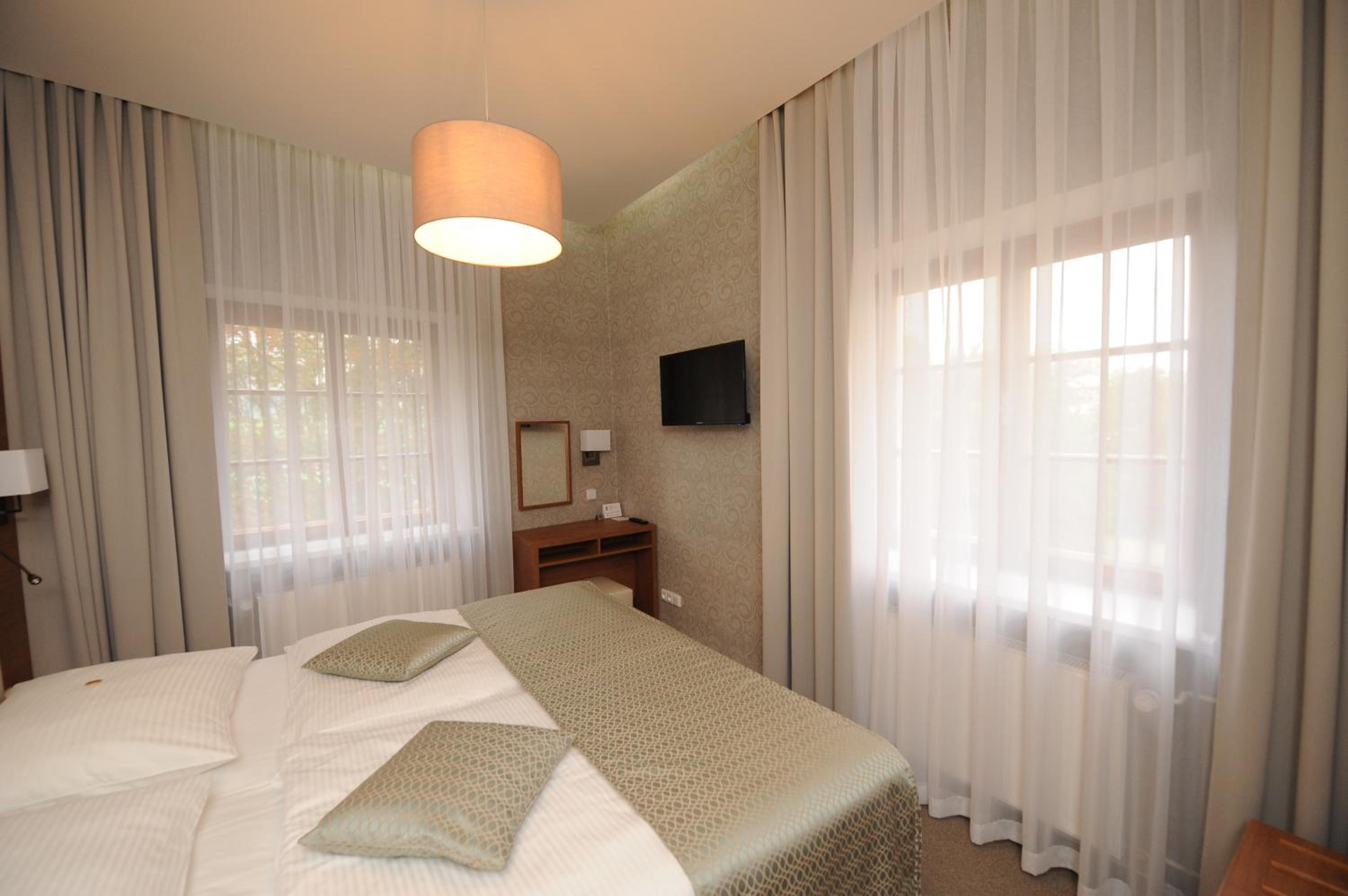 Deluxe Double Room - Photo 10