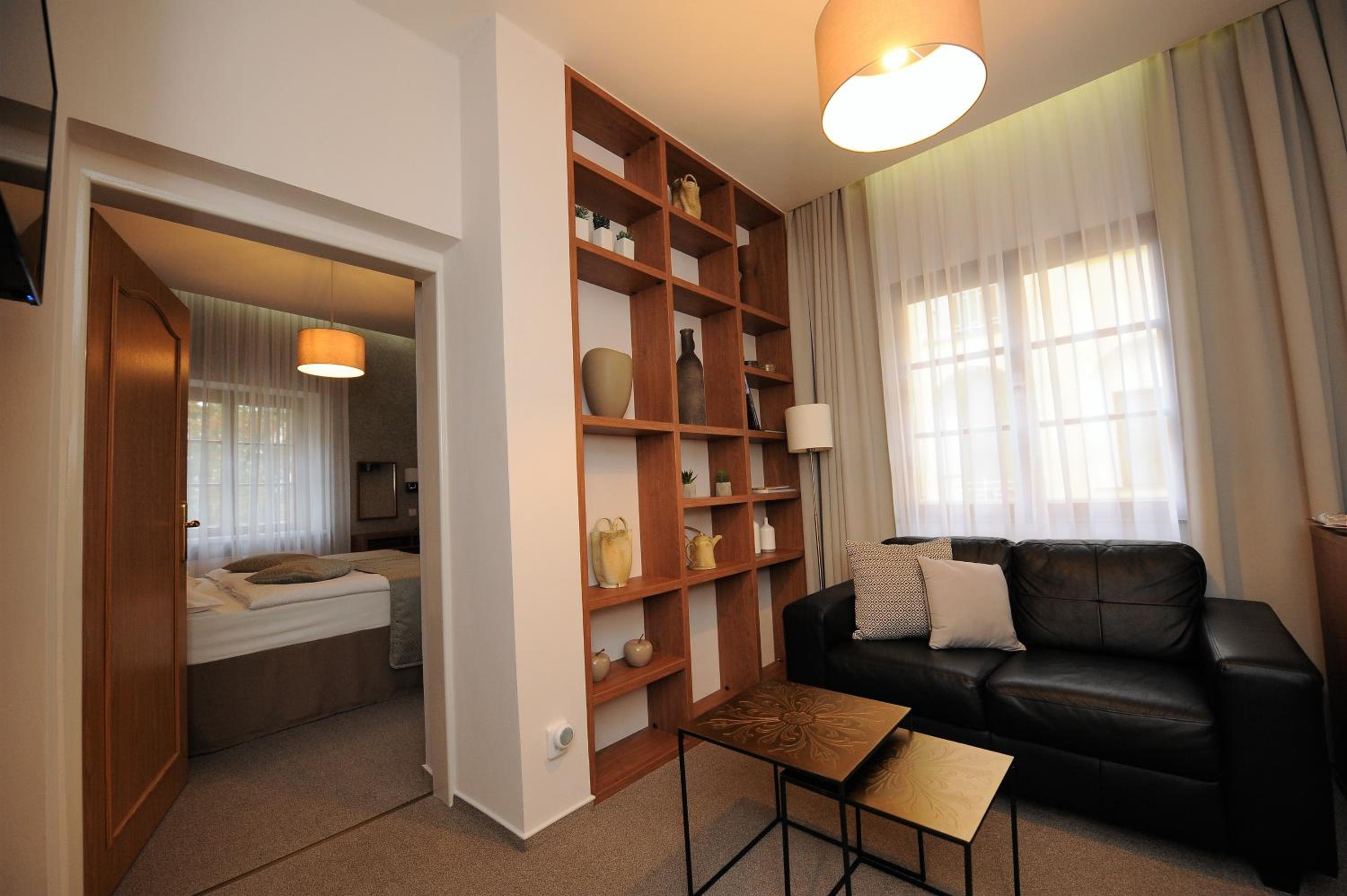 Deluxe Double Room - Photo 11