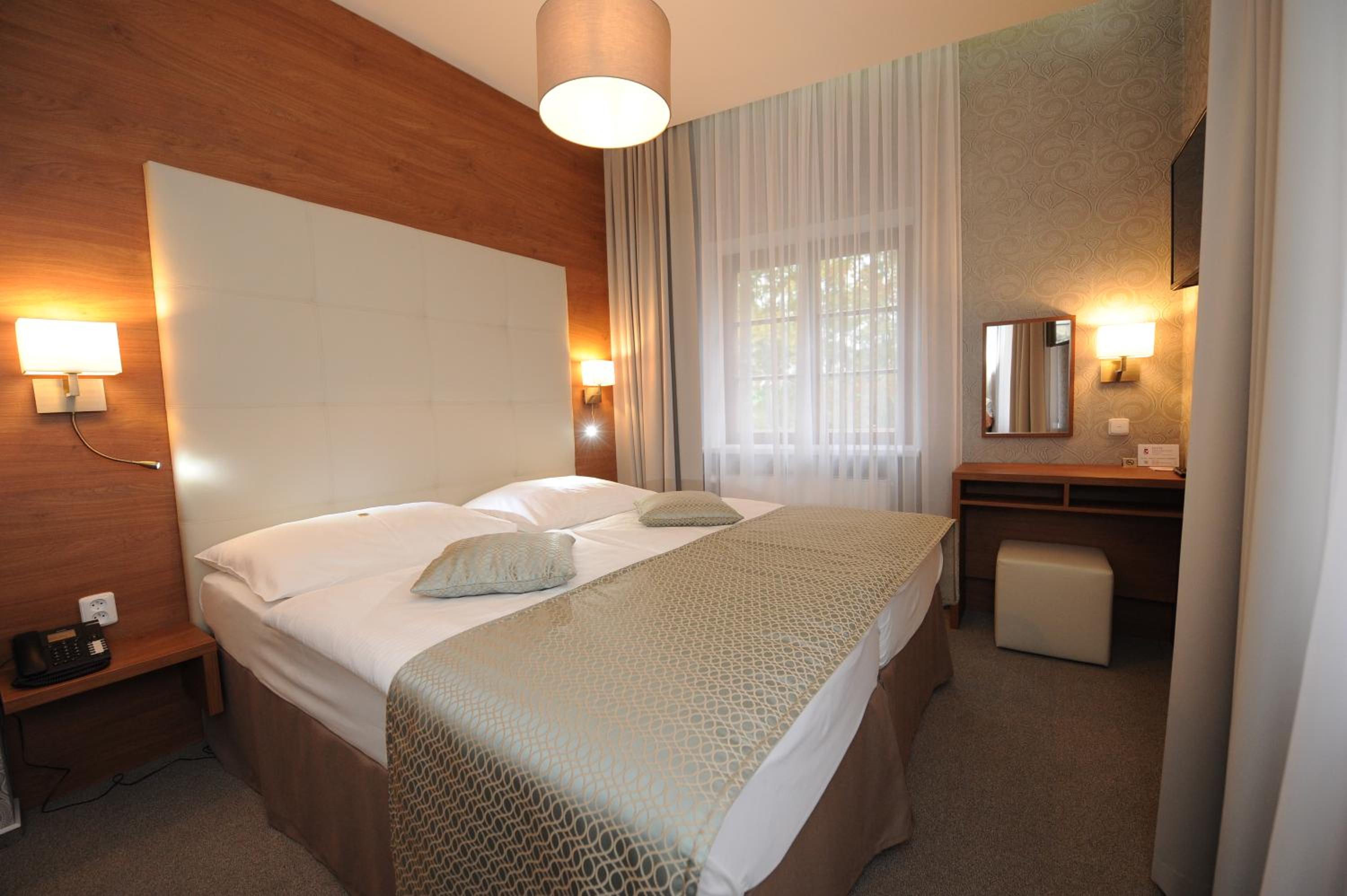 Deluxe Double Room - Photo 12