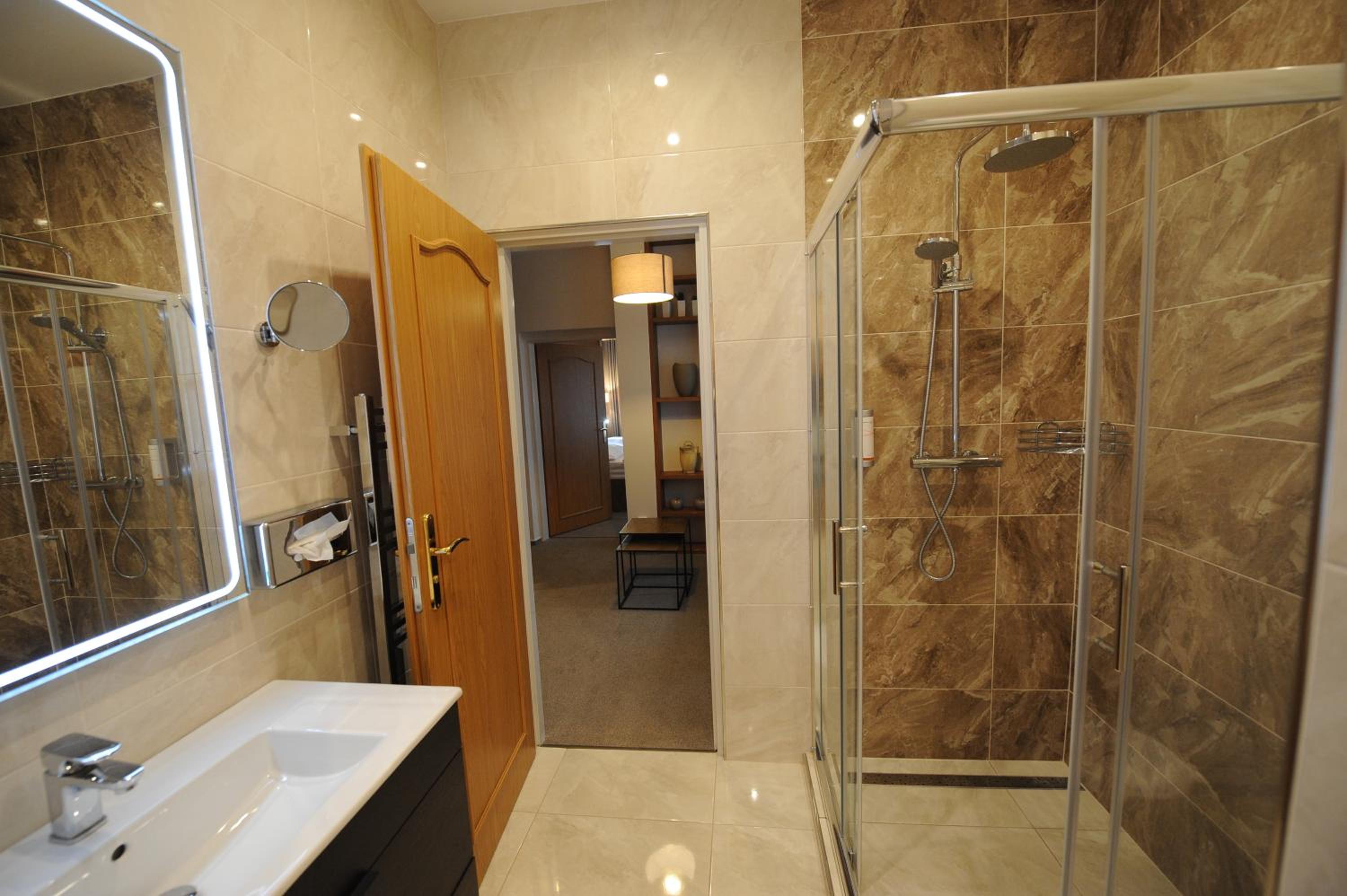 Deluxe Double Room - Photo 15