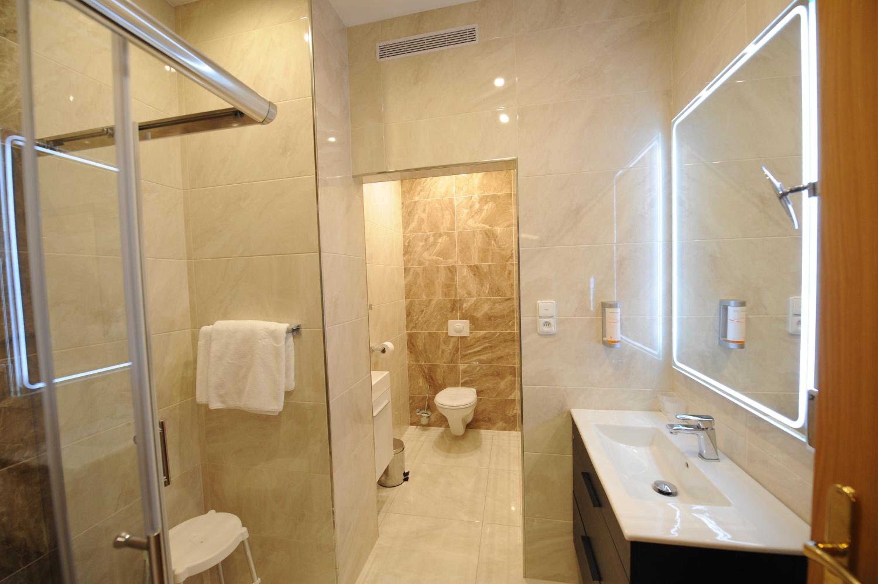 Deluxe Double Room - Photo 16