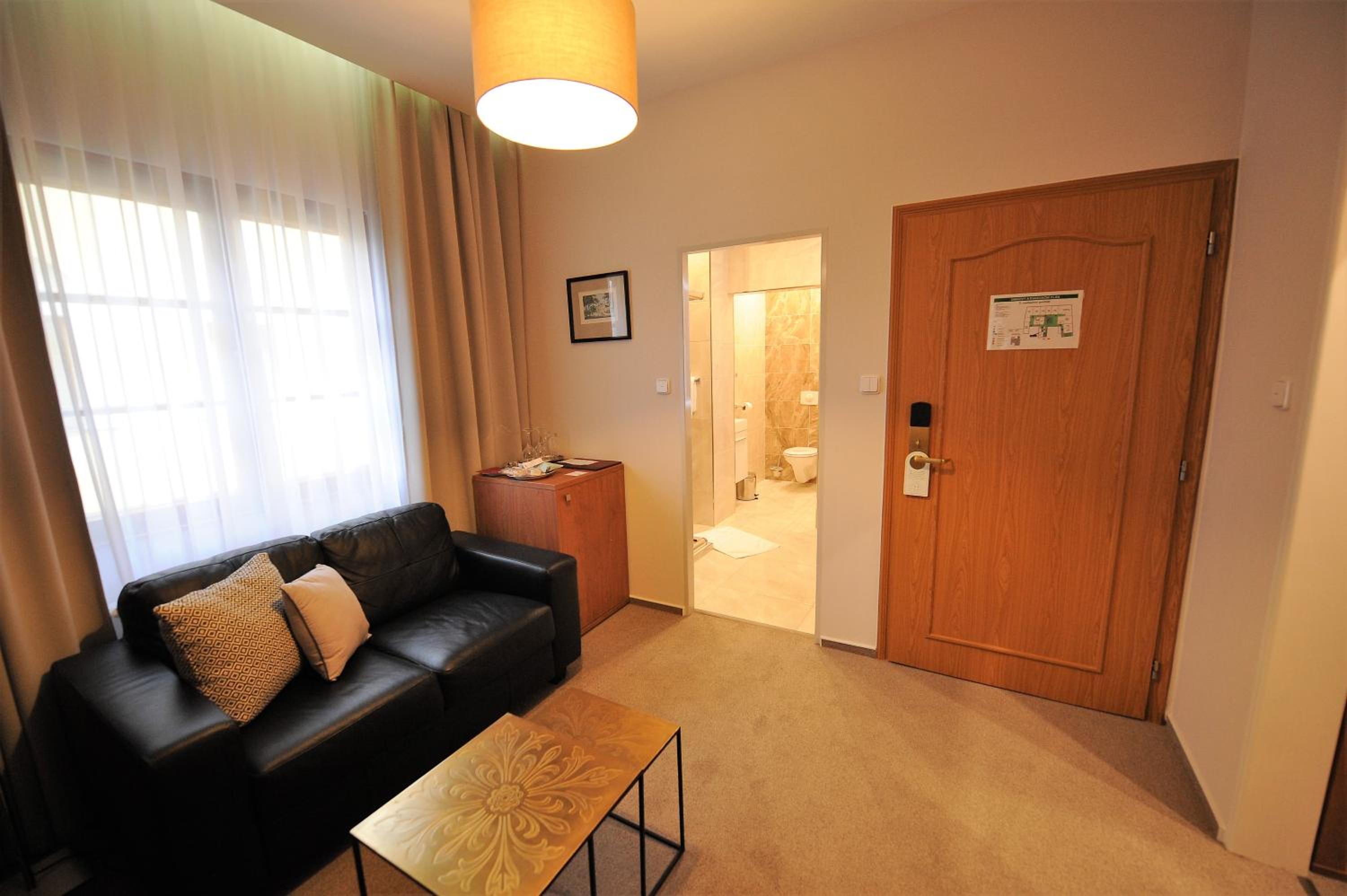 Deluxe Double Room - Photo 17