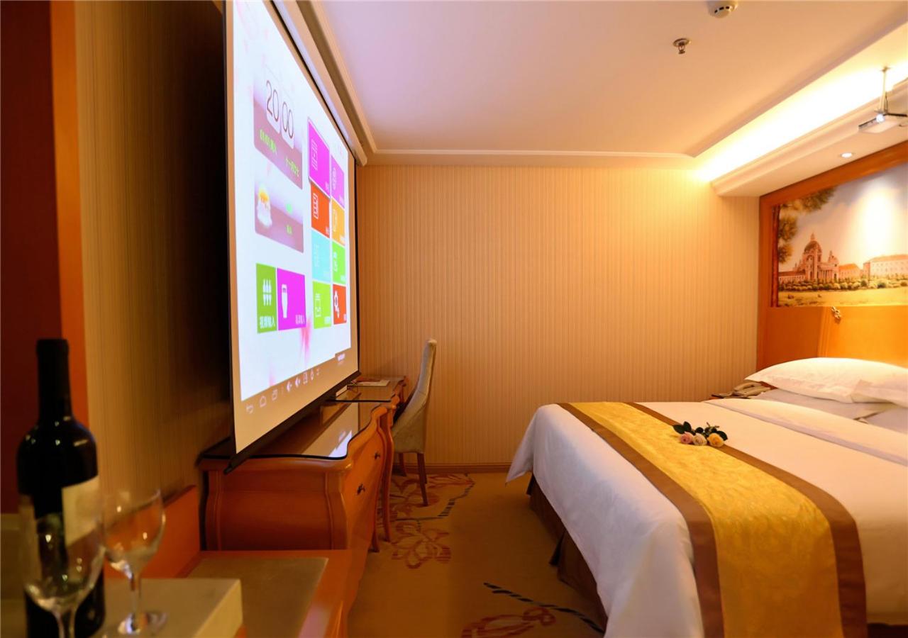 Movie King Room