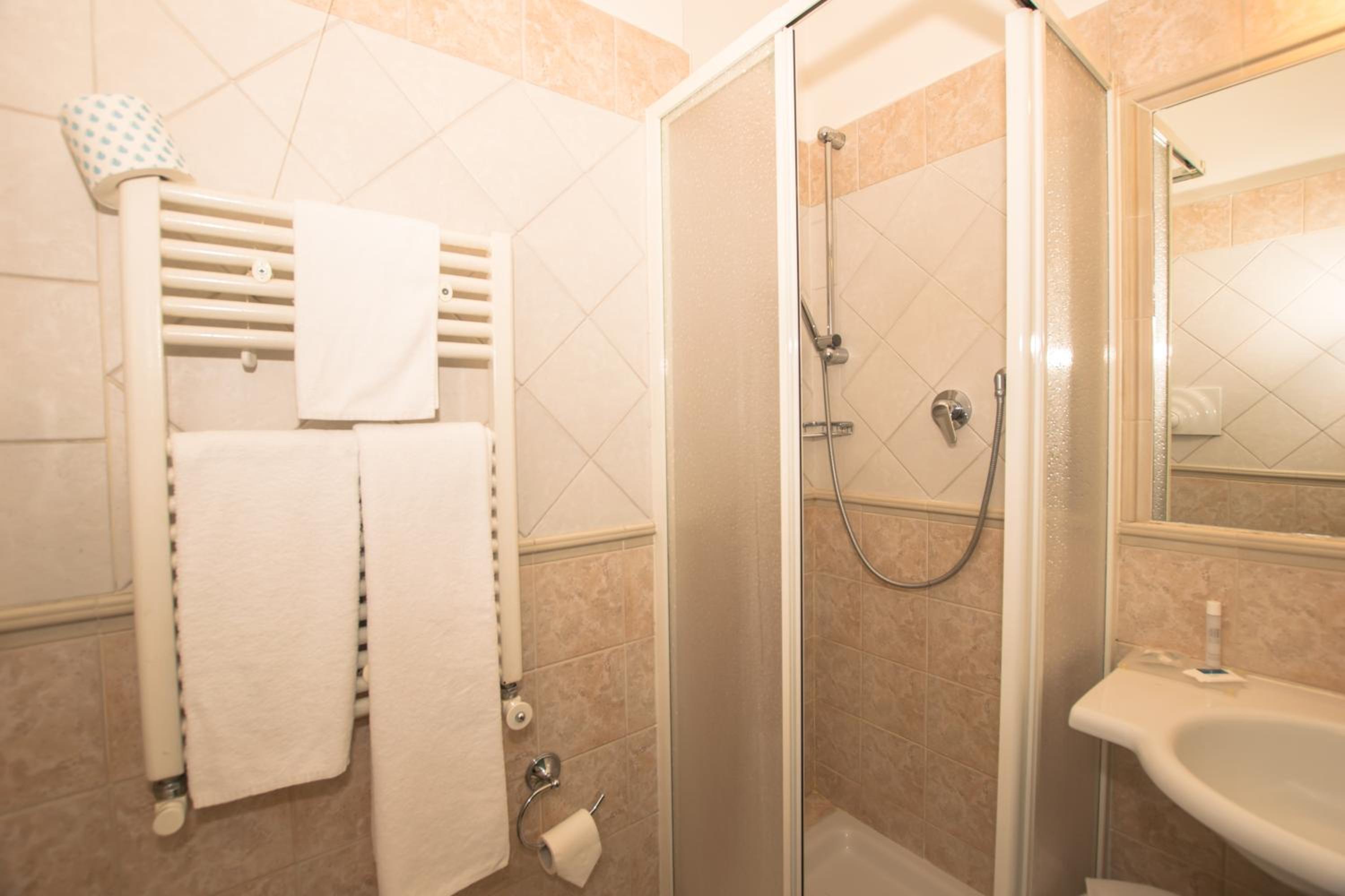 Double Room - Photo 4