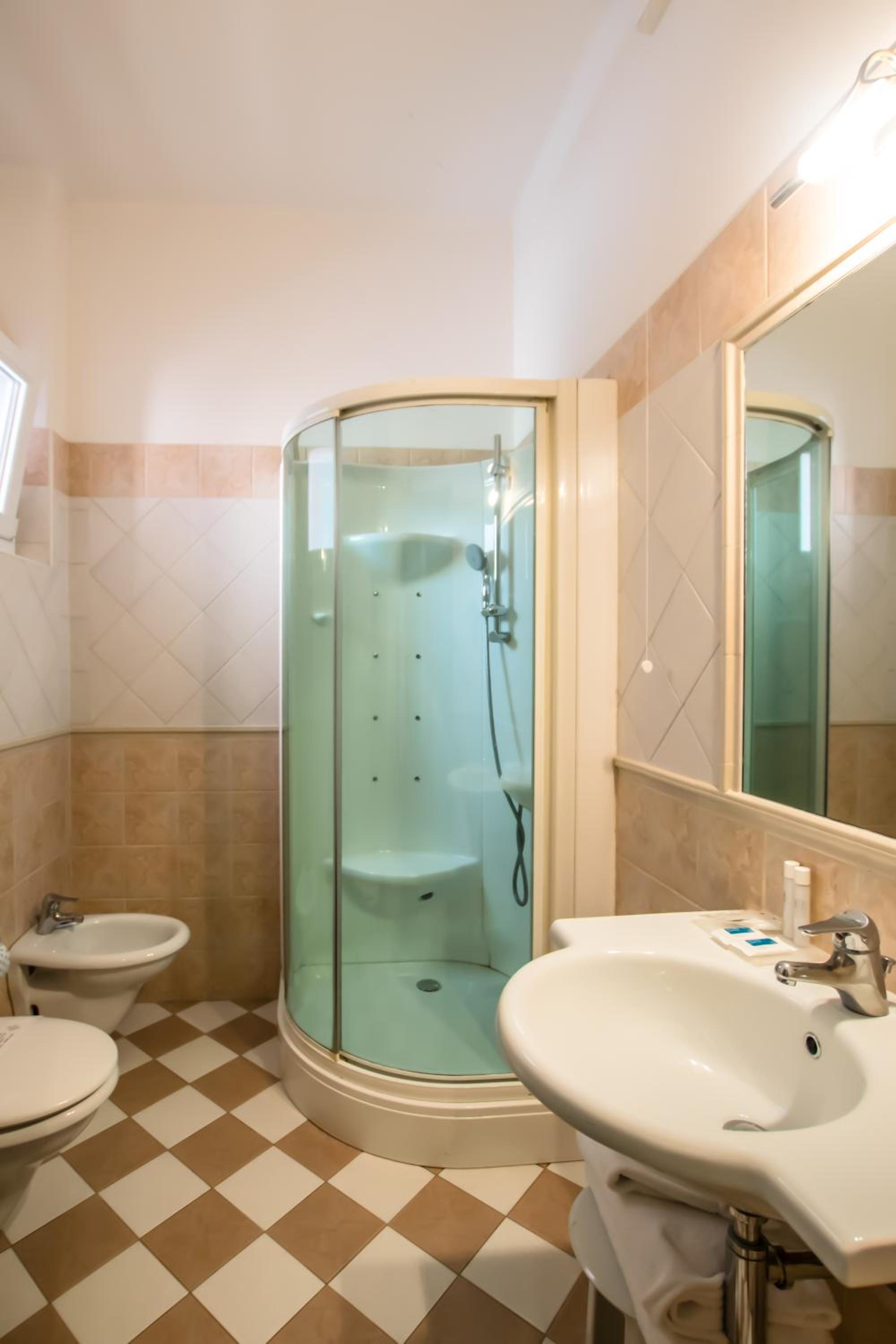 Double Room - Photo 6
