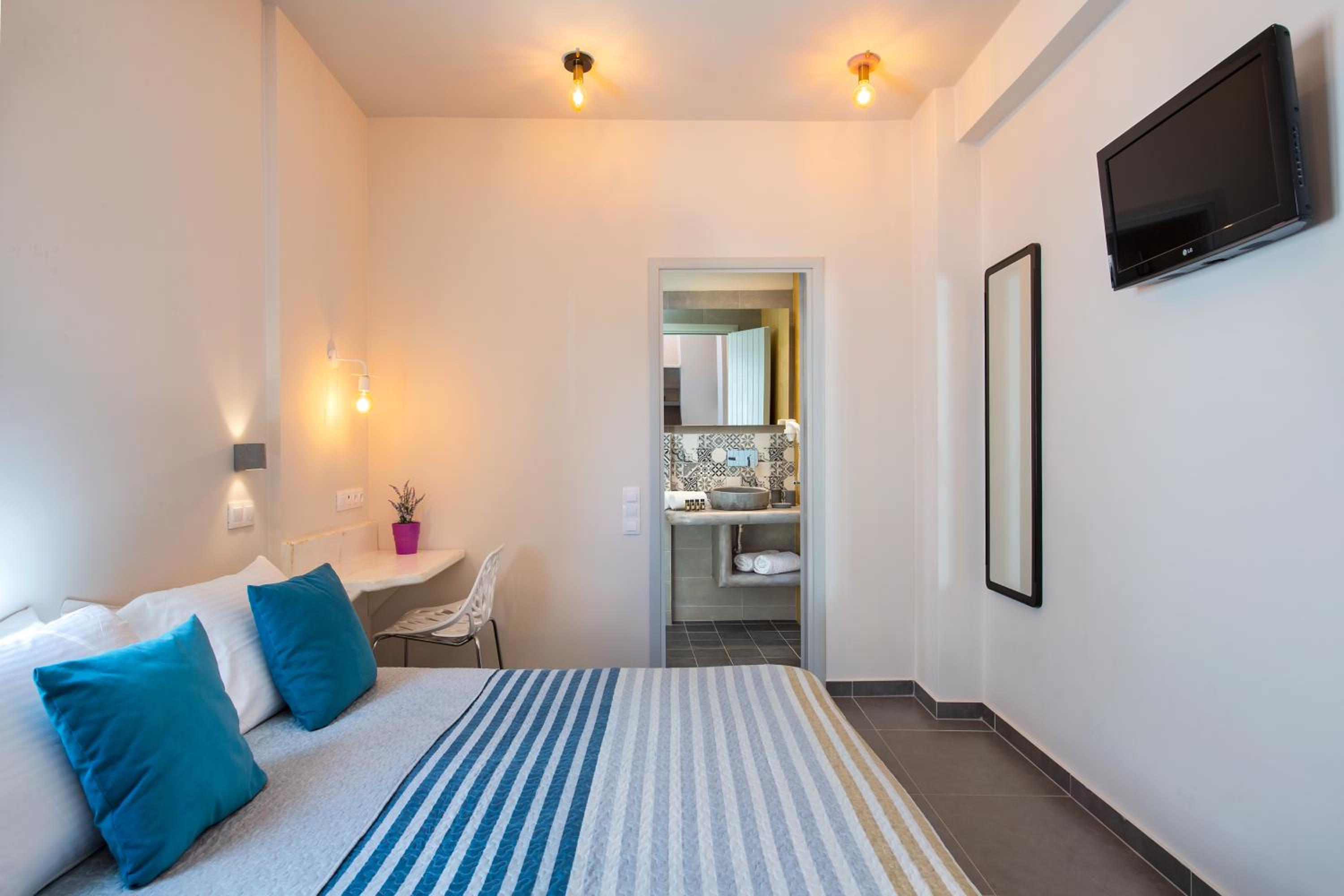 Double or Twin Room - Photo 2