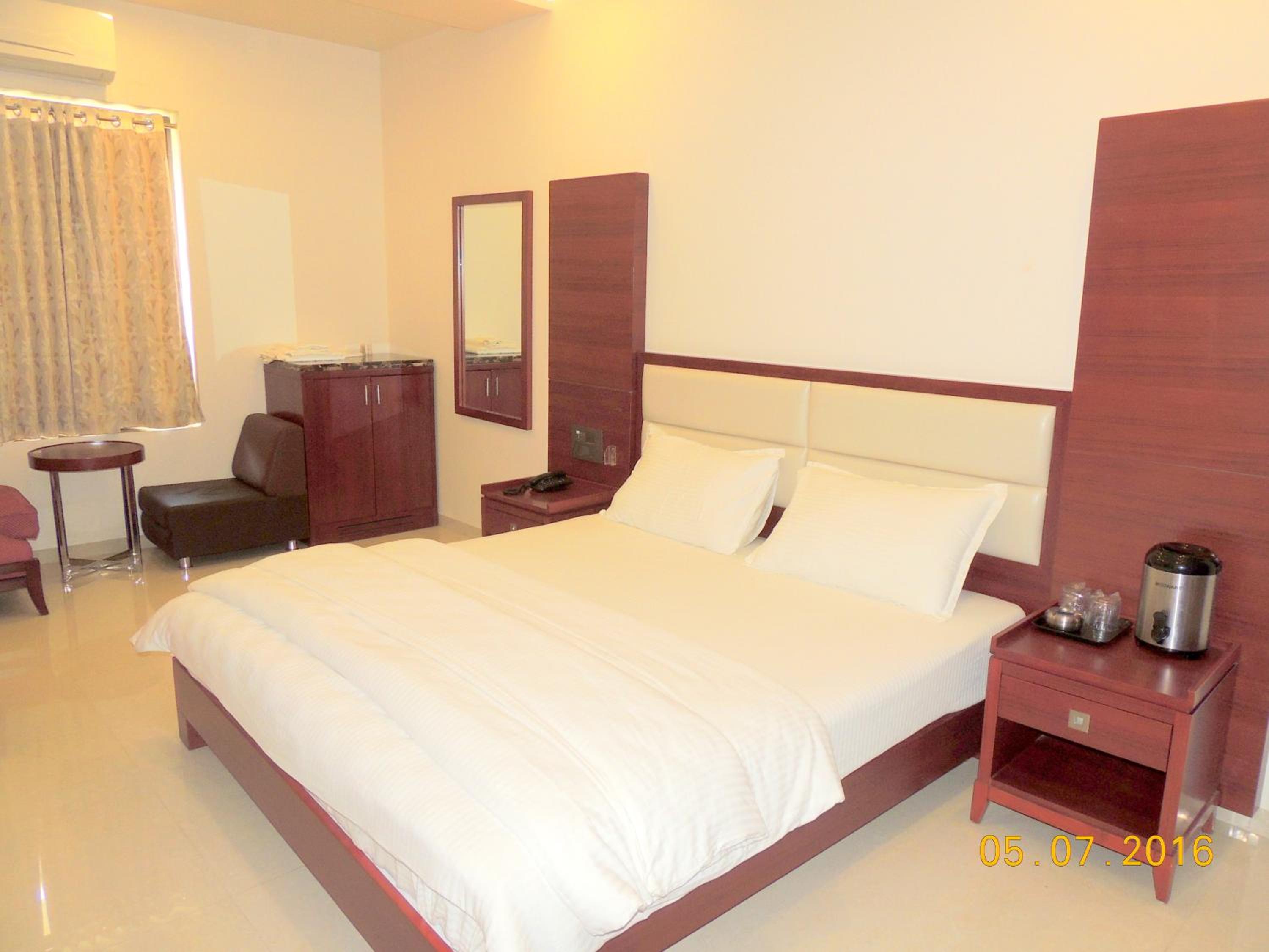 Deluxe King Room photo 2