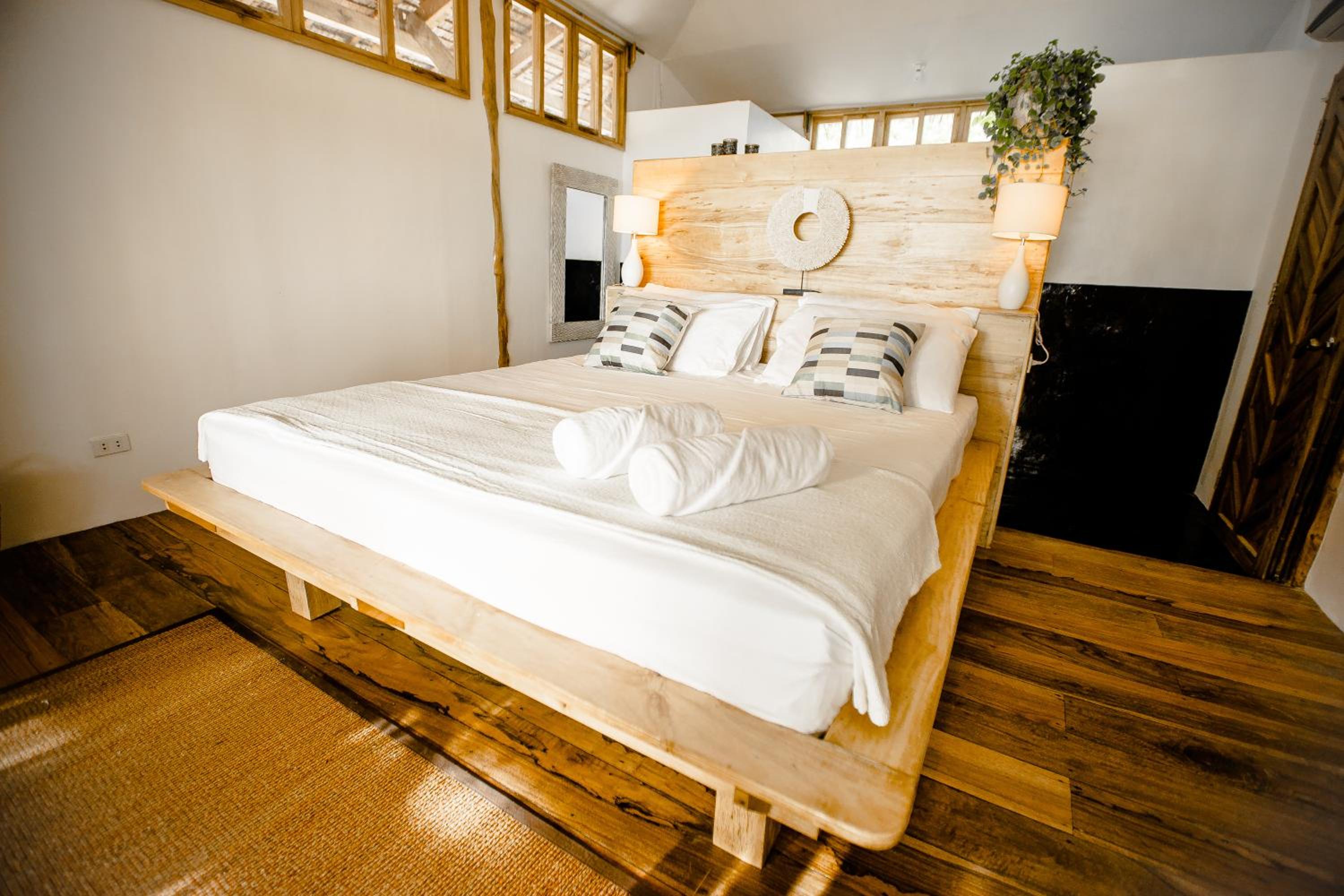 Deluxe Double Room with Sea View - Photo 6