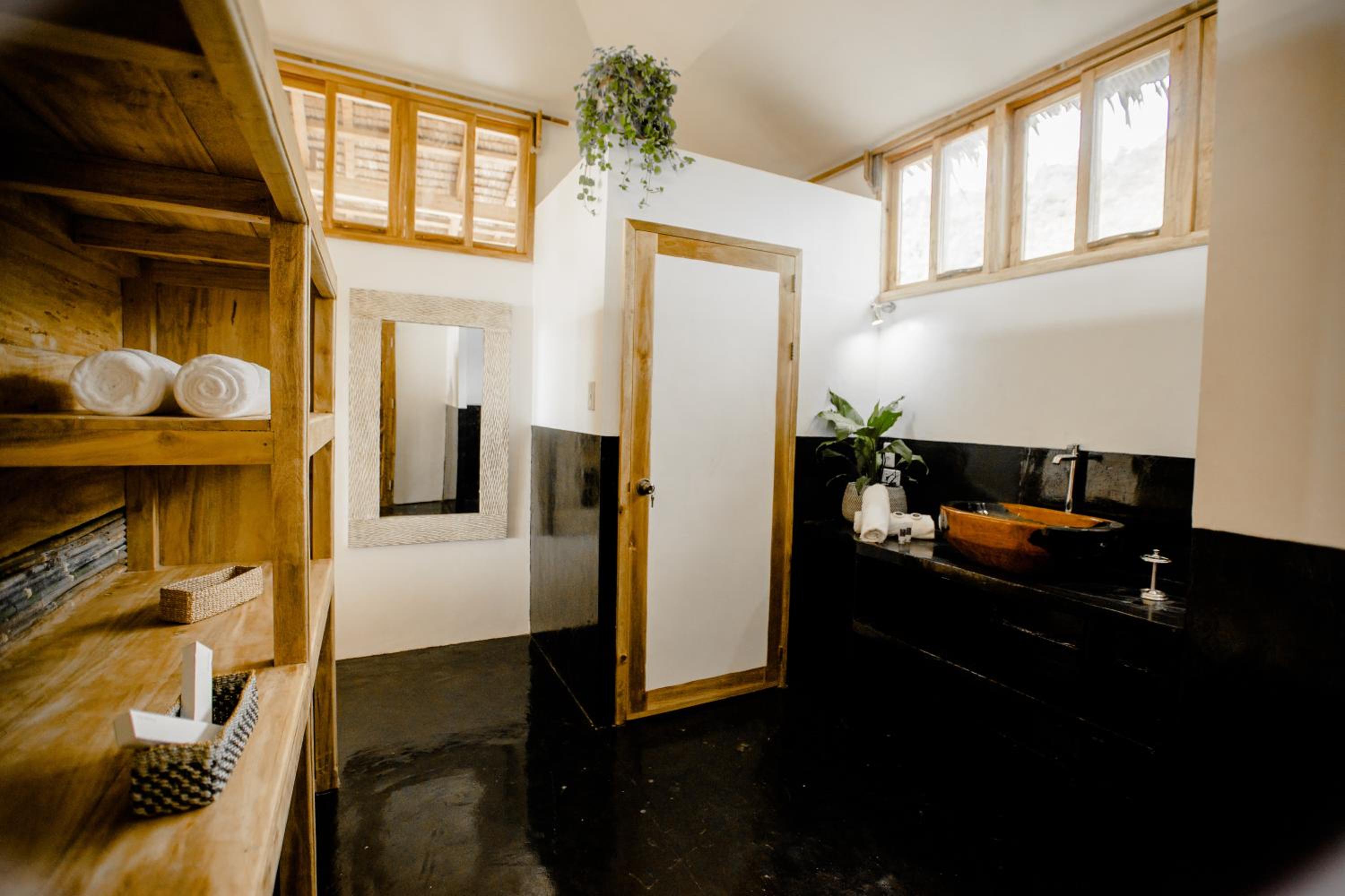 Deluxe Double Room with Sea View - Photo 7