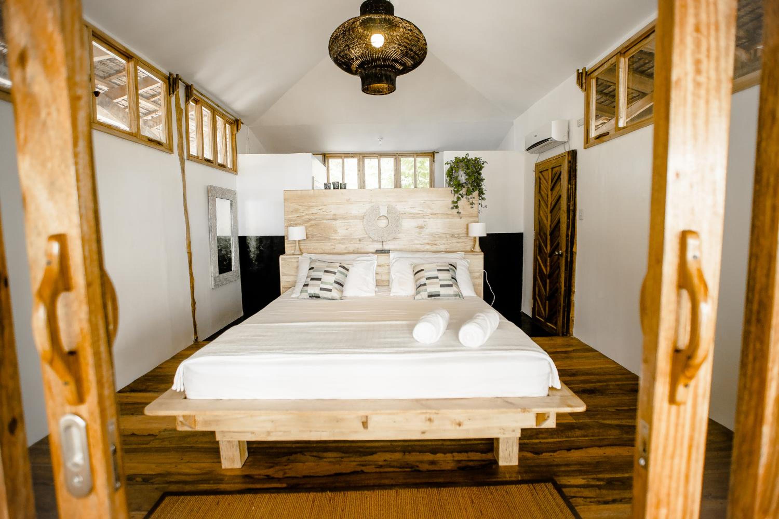 Deluxe Double Room with Sea View - Photo 3