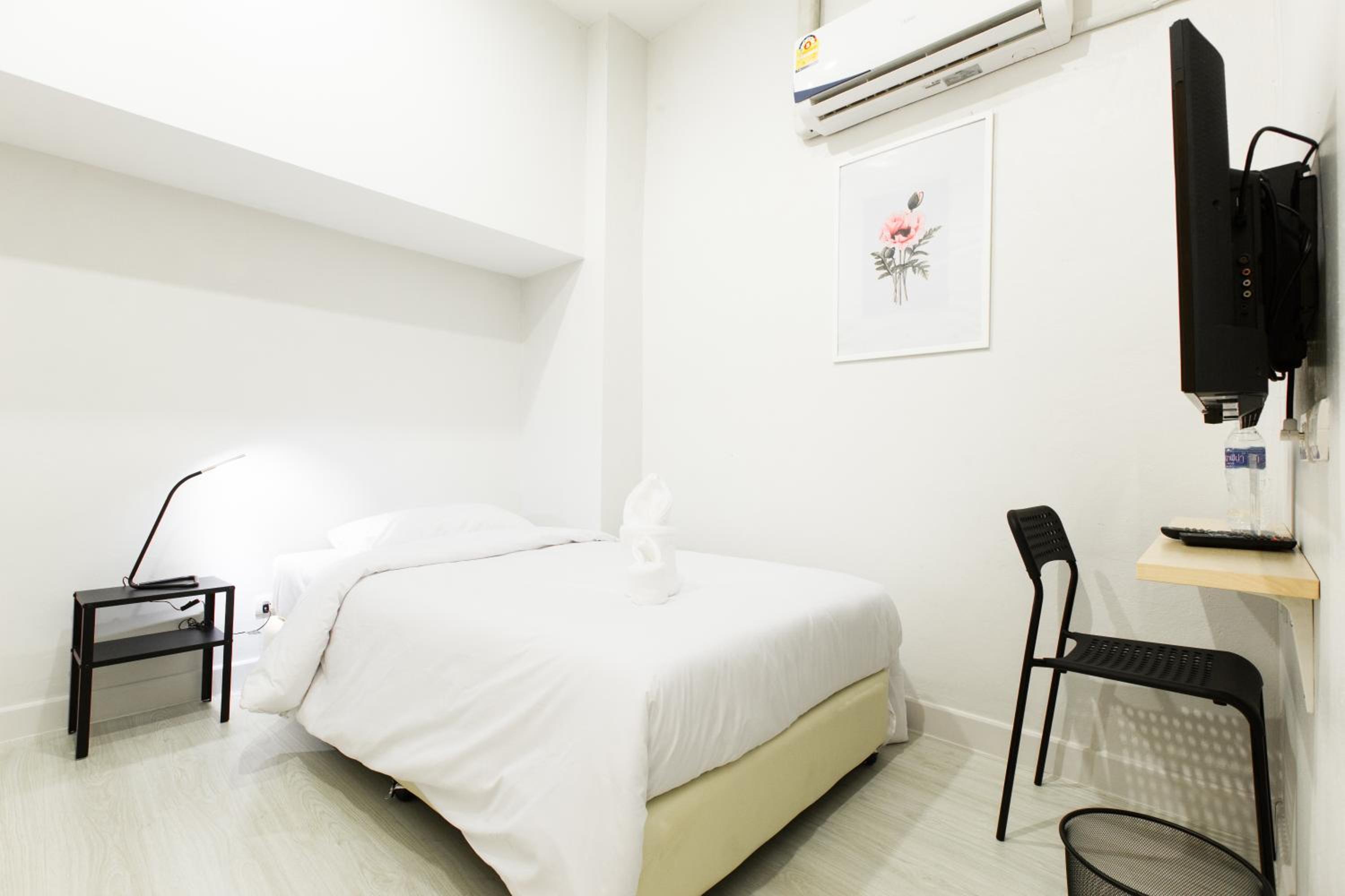 Standard Single Room (No Window) photo 3