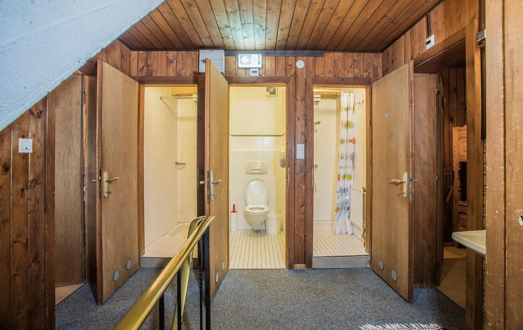 Zimmer 10 - Quadruple Room with Shared Bathroom photo 3