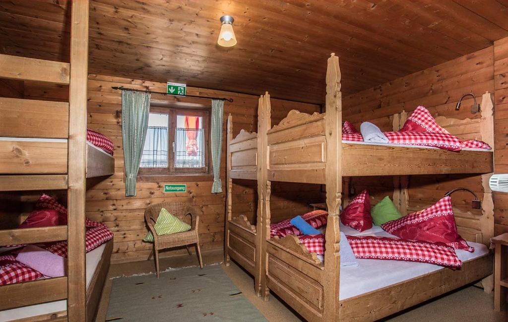 Zimmer 4 - Two Bed Room with Shared Bathroom photo 2