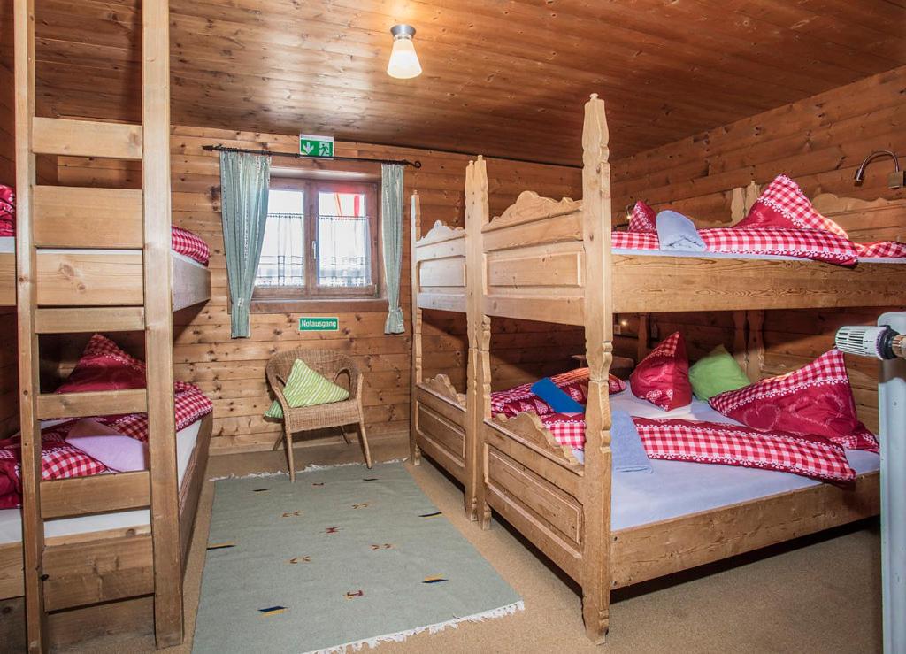 Zimmer 4 - Two Bed Room with Shared Bathroom photo 2