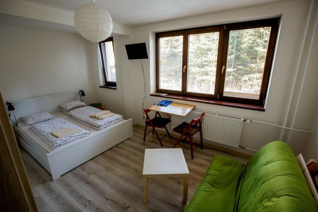Apartment with Mountain View - Photo 4