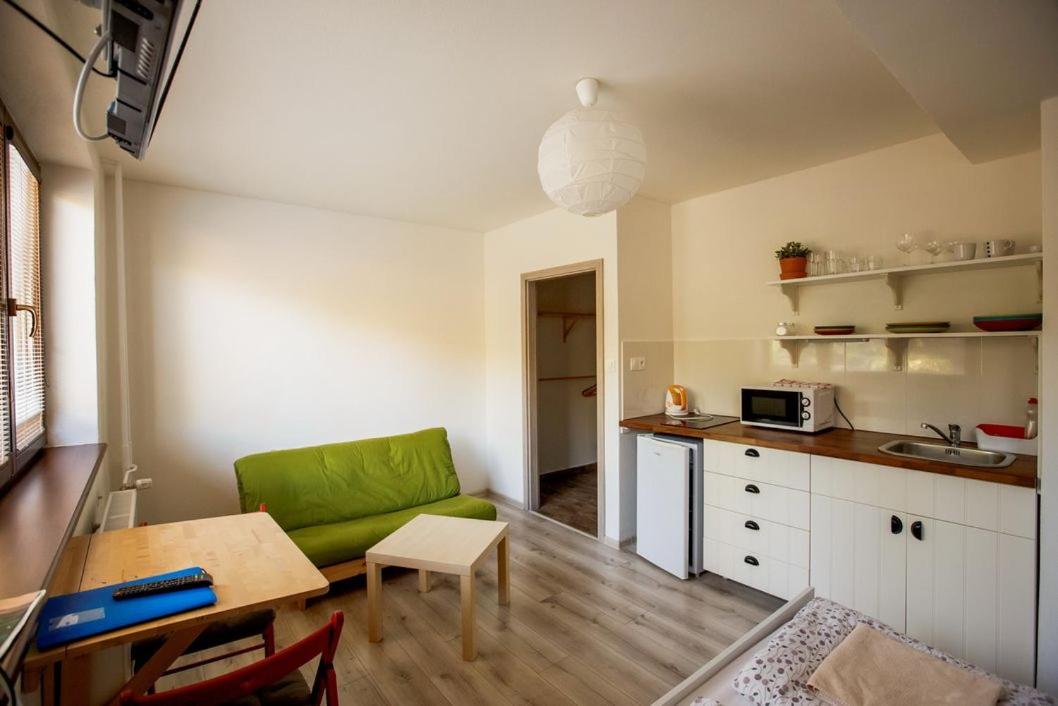 Apartment with Mountain View - Photo 7