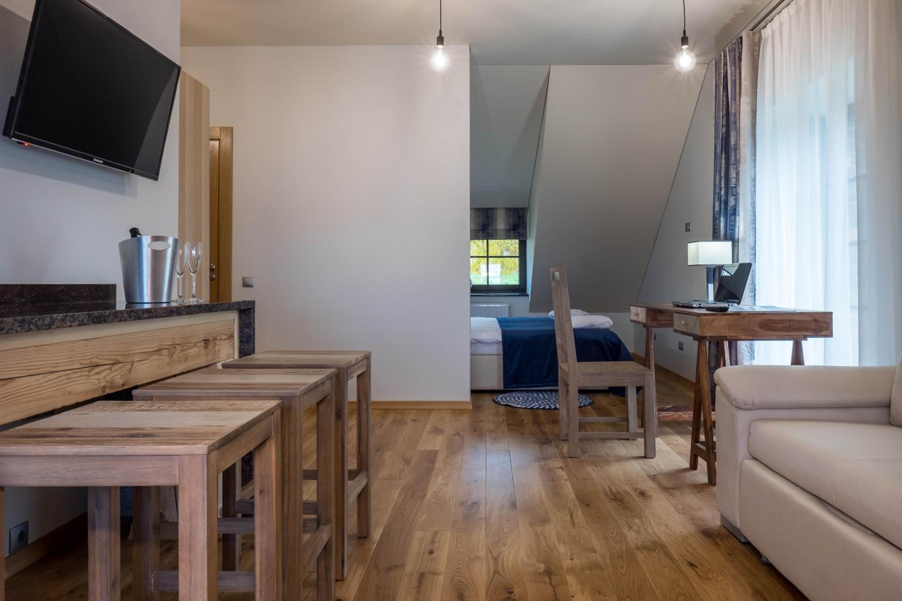 Suite - Photo 2