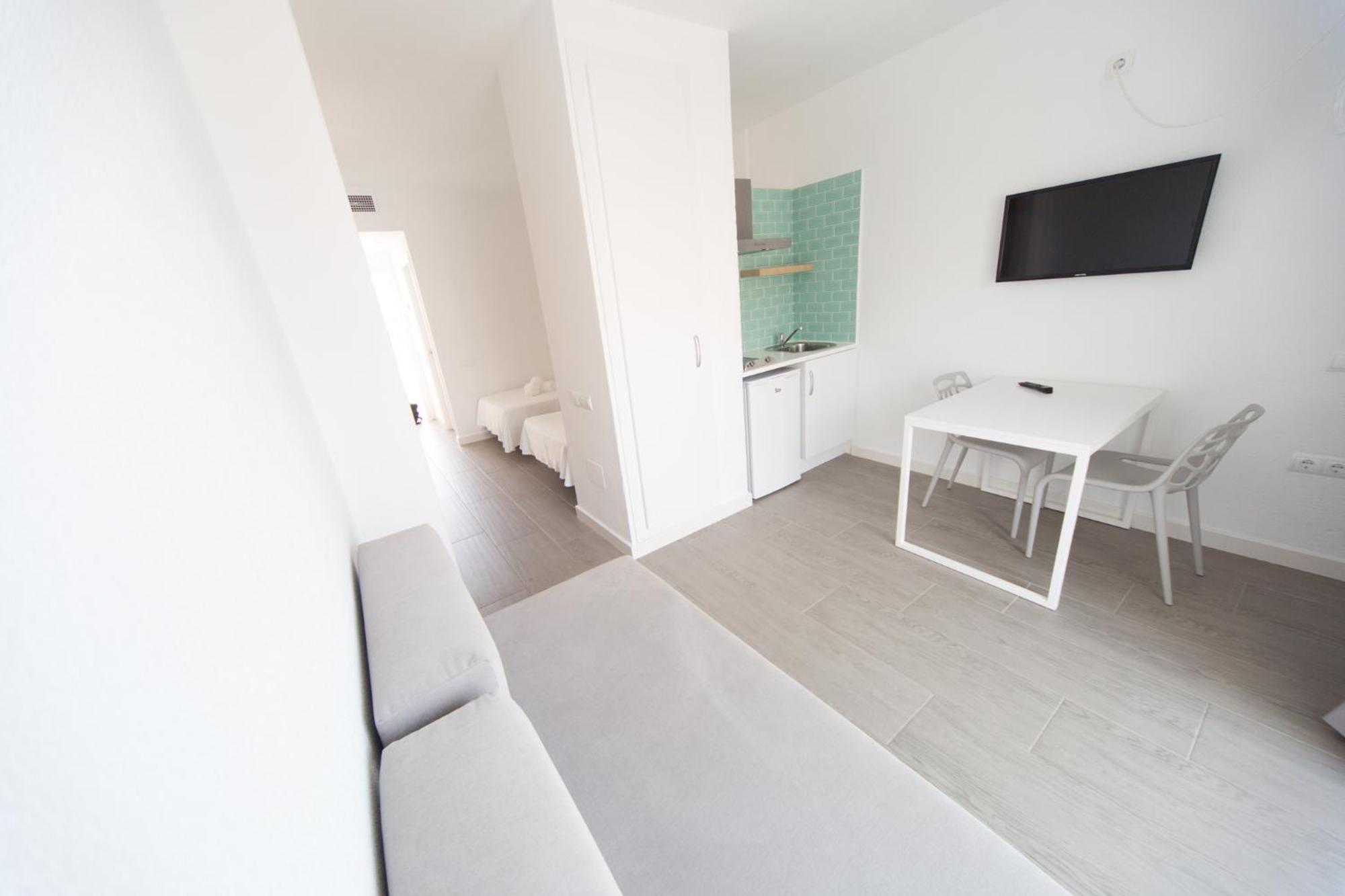 Studio with Pool Access (1 Adult)