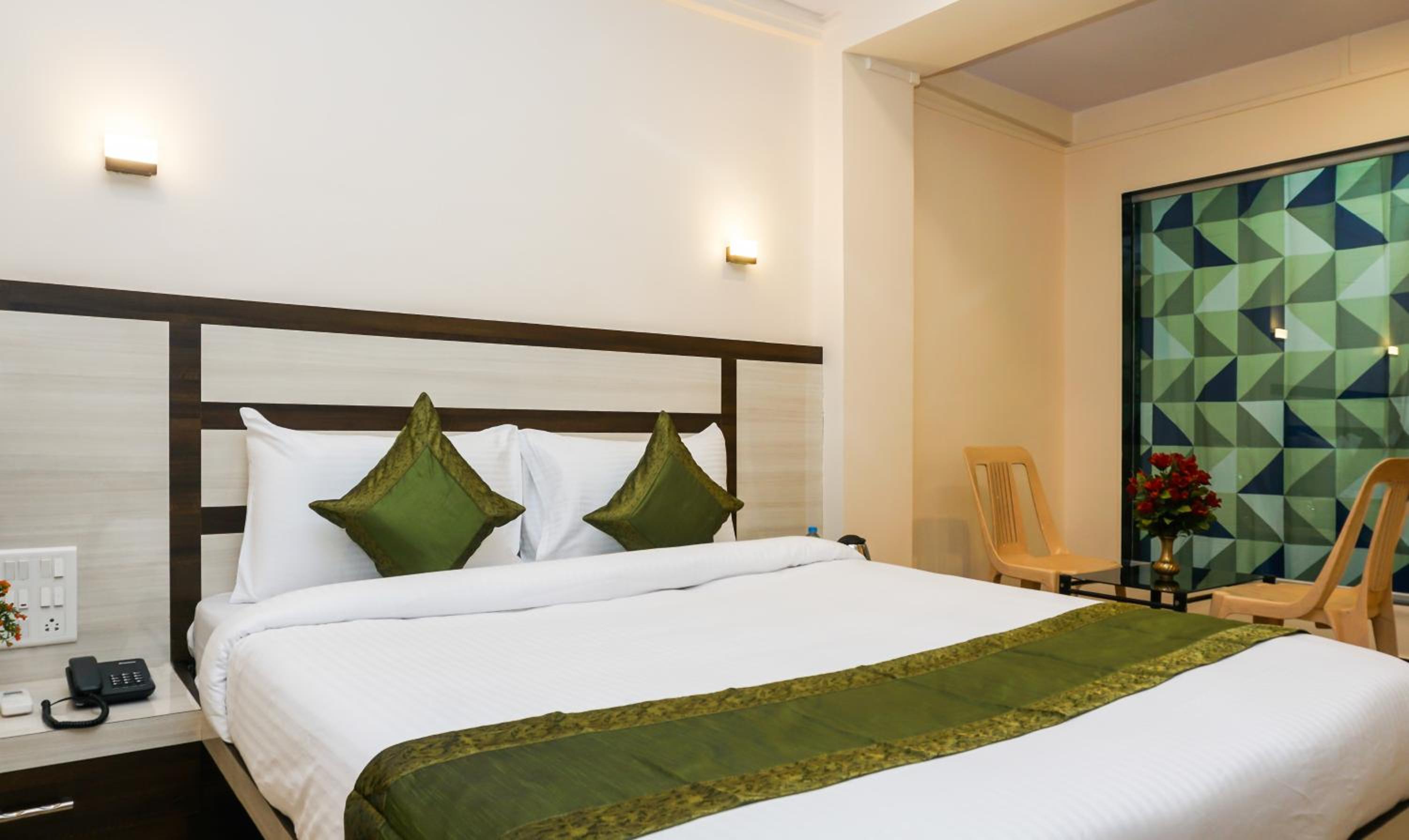 Deluxe Room - Photo 8