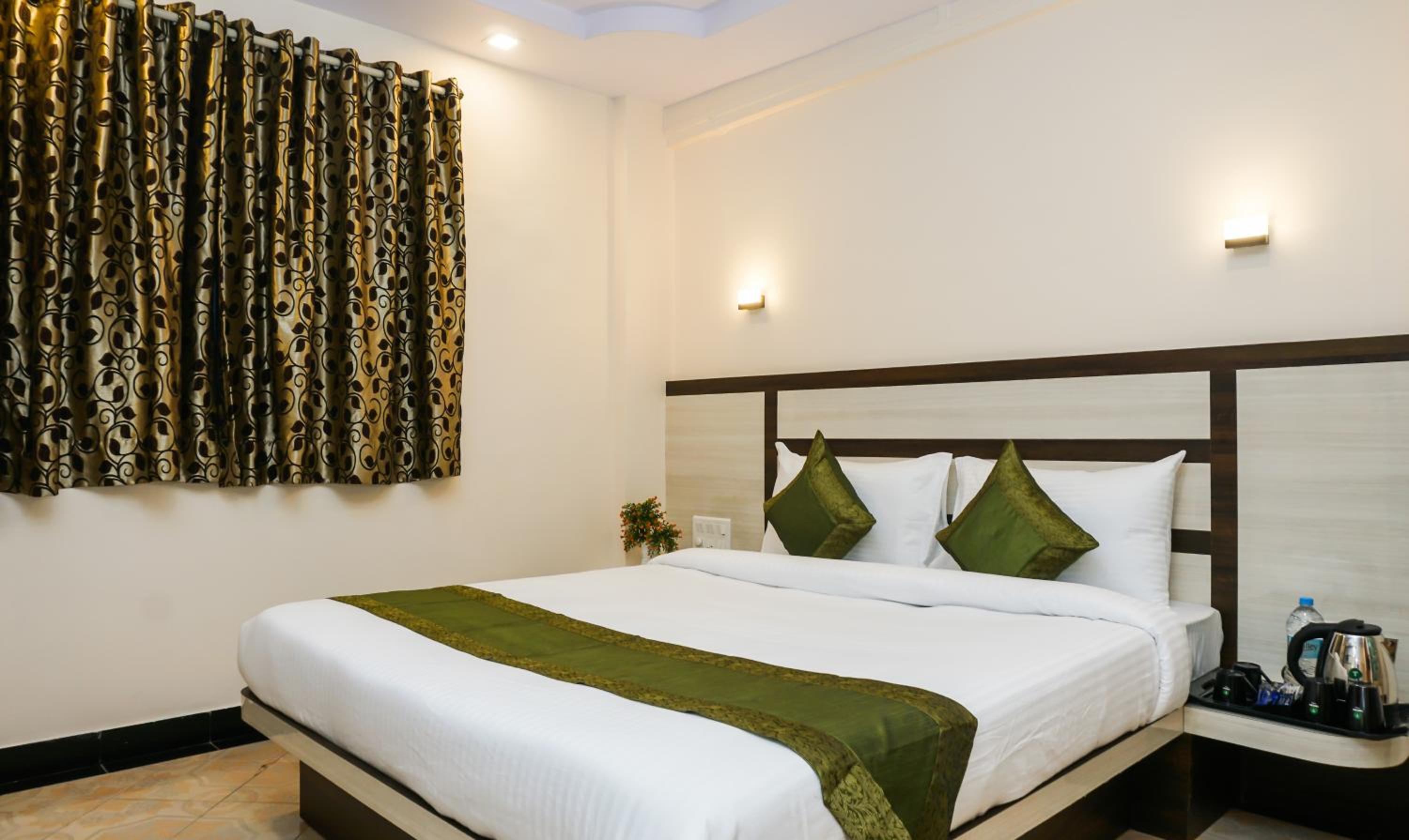 Deluxe Room - Photo 13