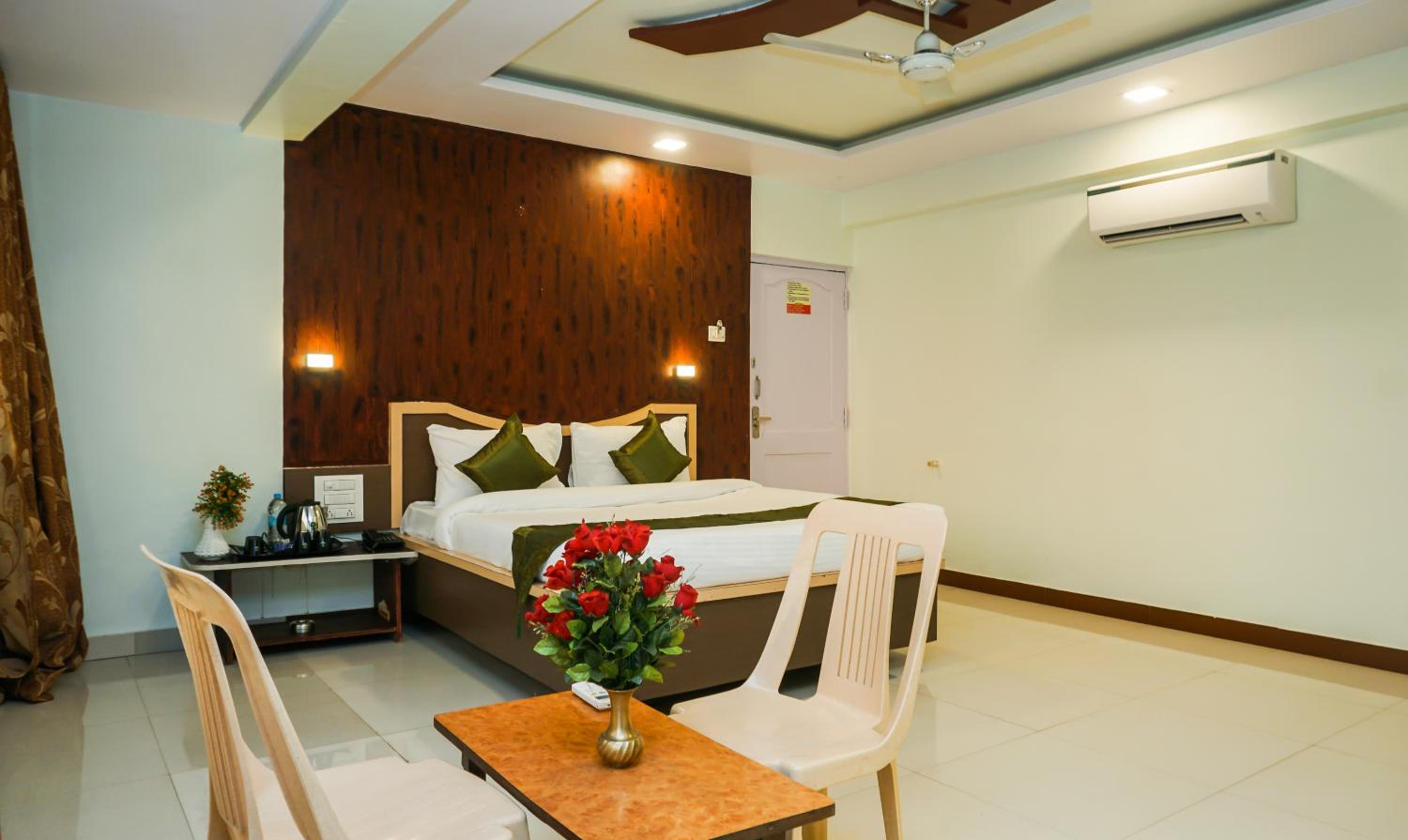 Deluxe Room - Photo 1
