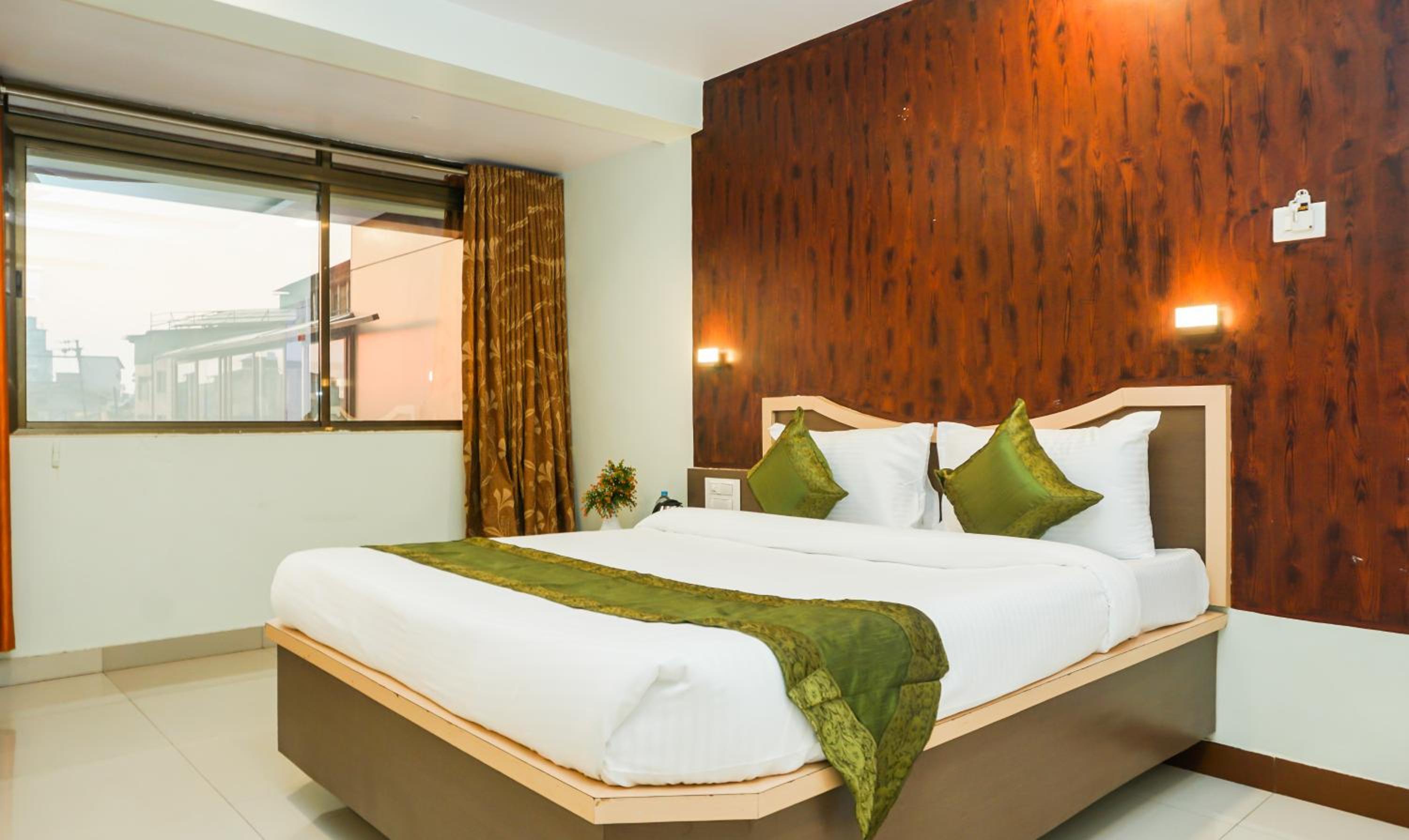 Deluxe Room - Photo 11