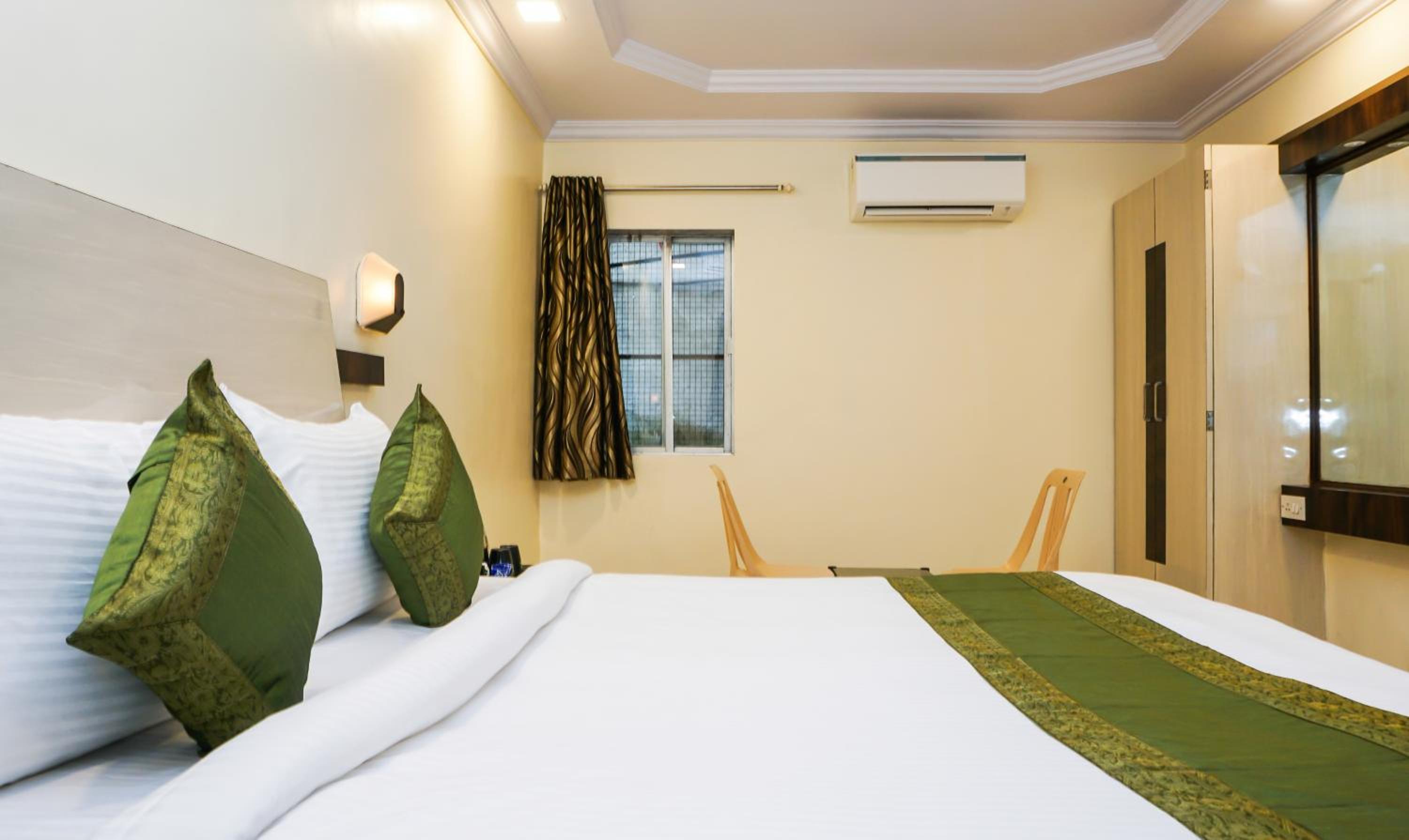 Deluxe Room - Photo 6