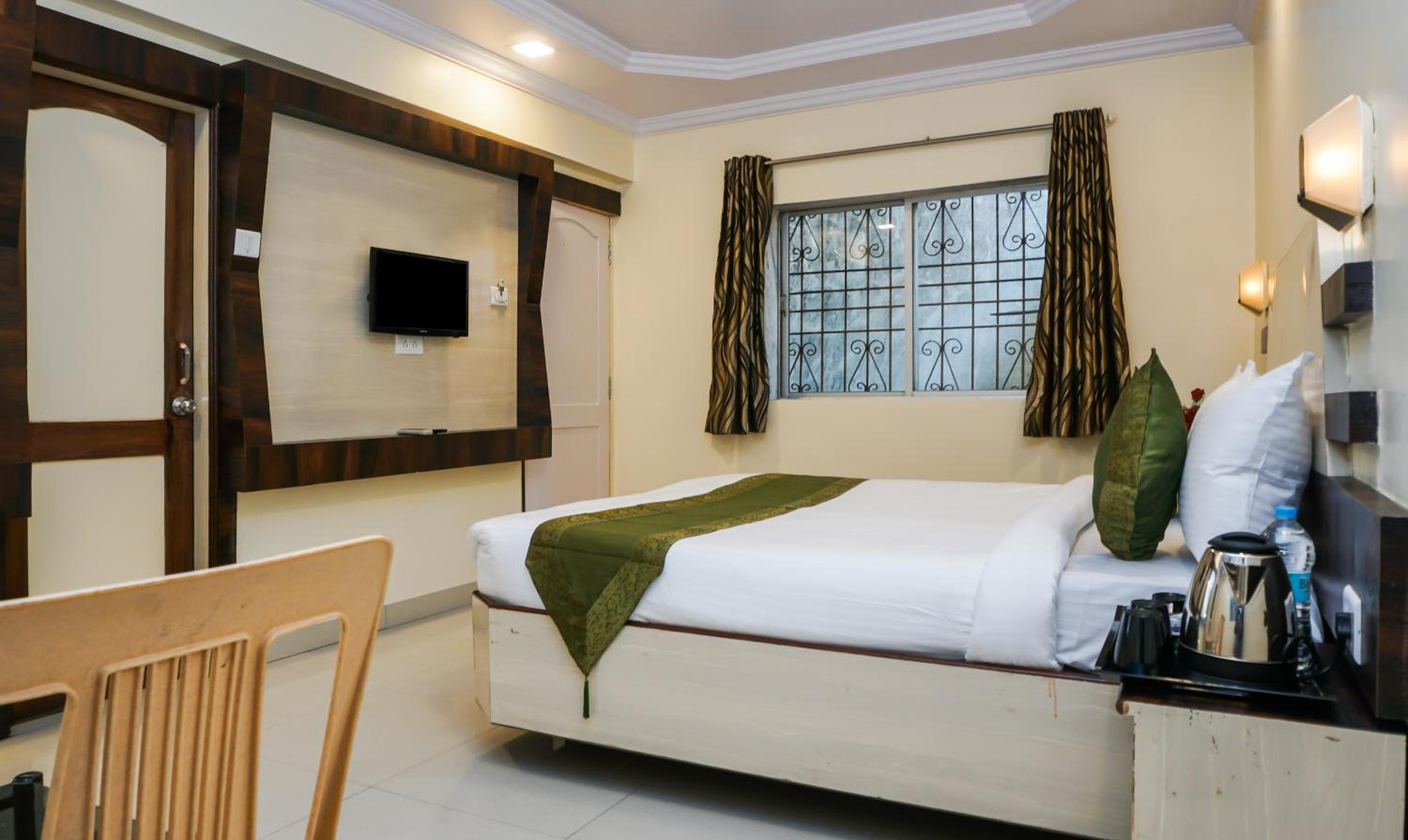 Deluxe Room - Photo 12