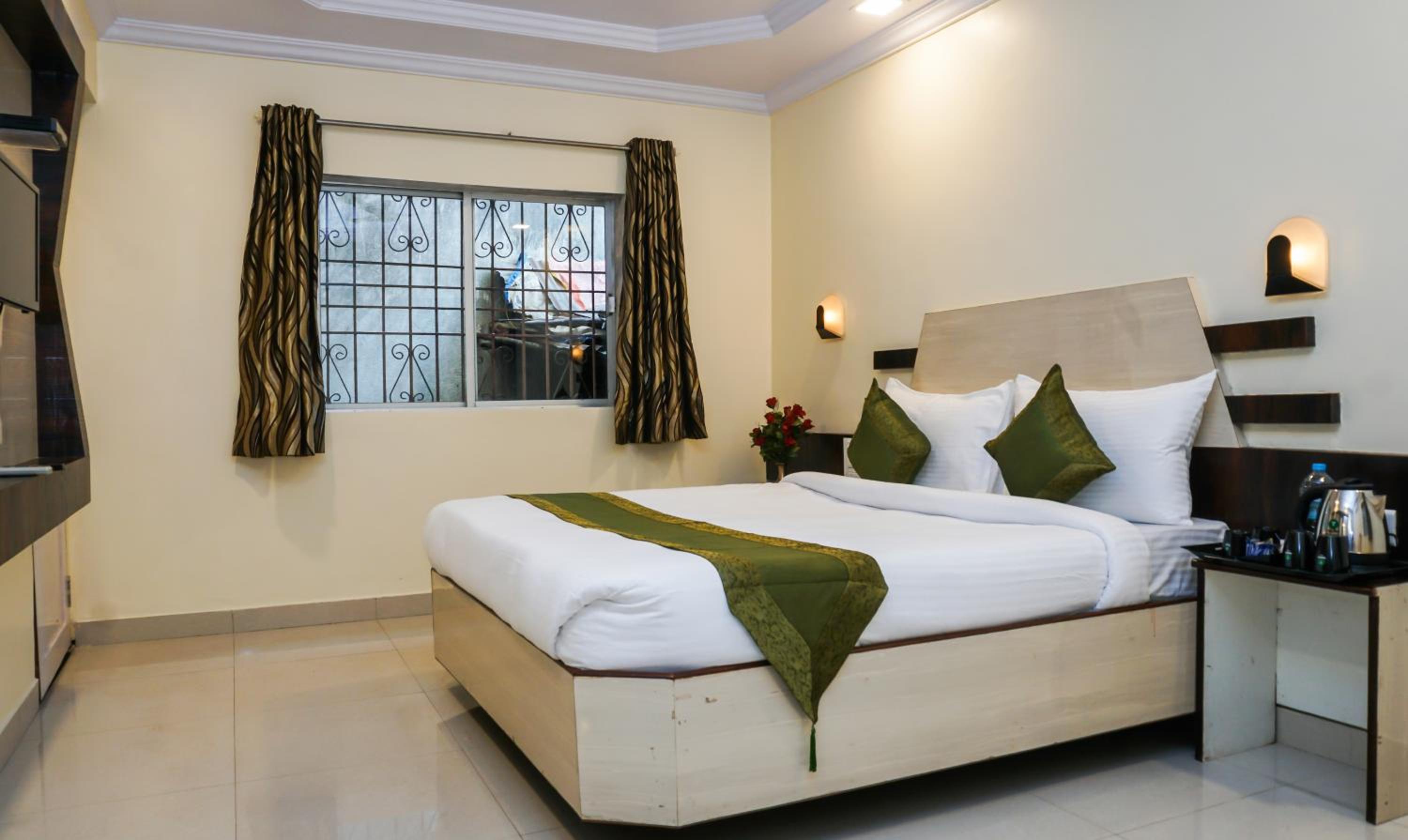 Deluxe Room - Photo 16