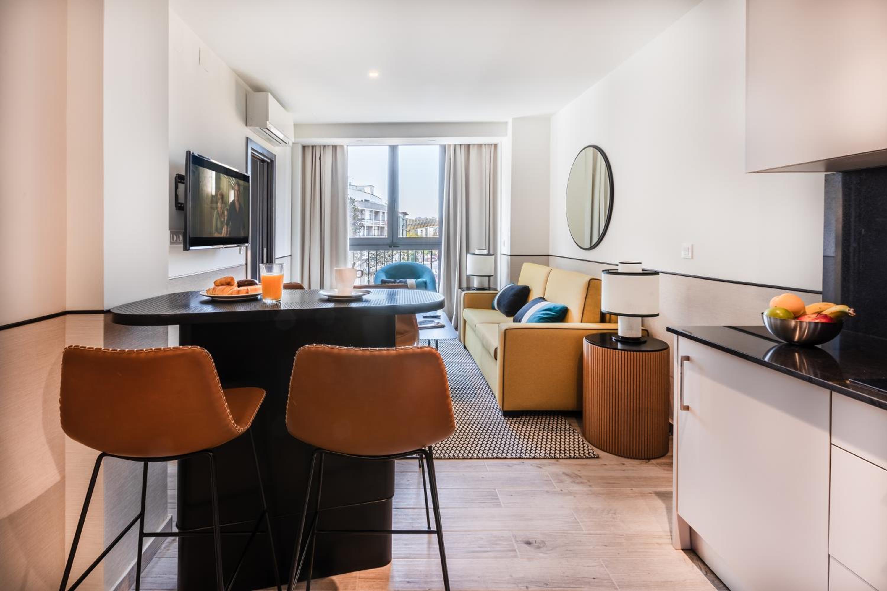 Deluxe 1 Bedroom Apartment - Photo 1
