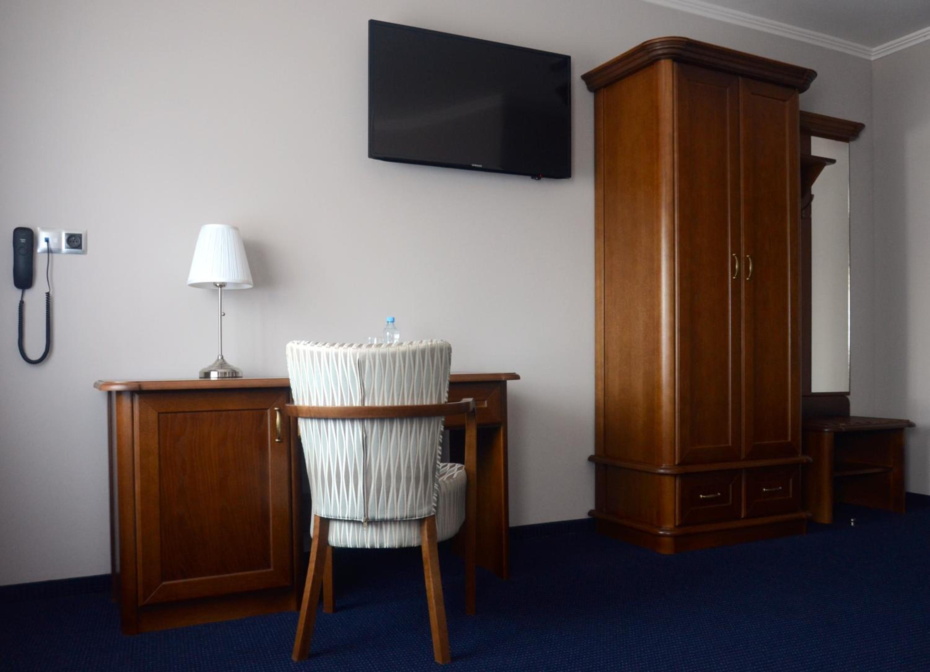 Large Twin Room - Photo 3