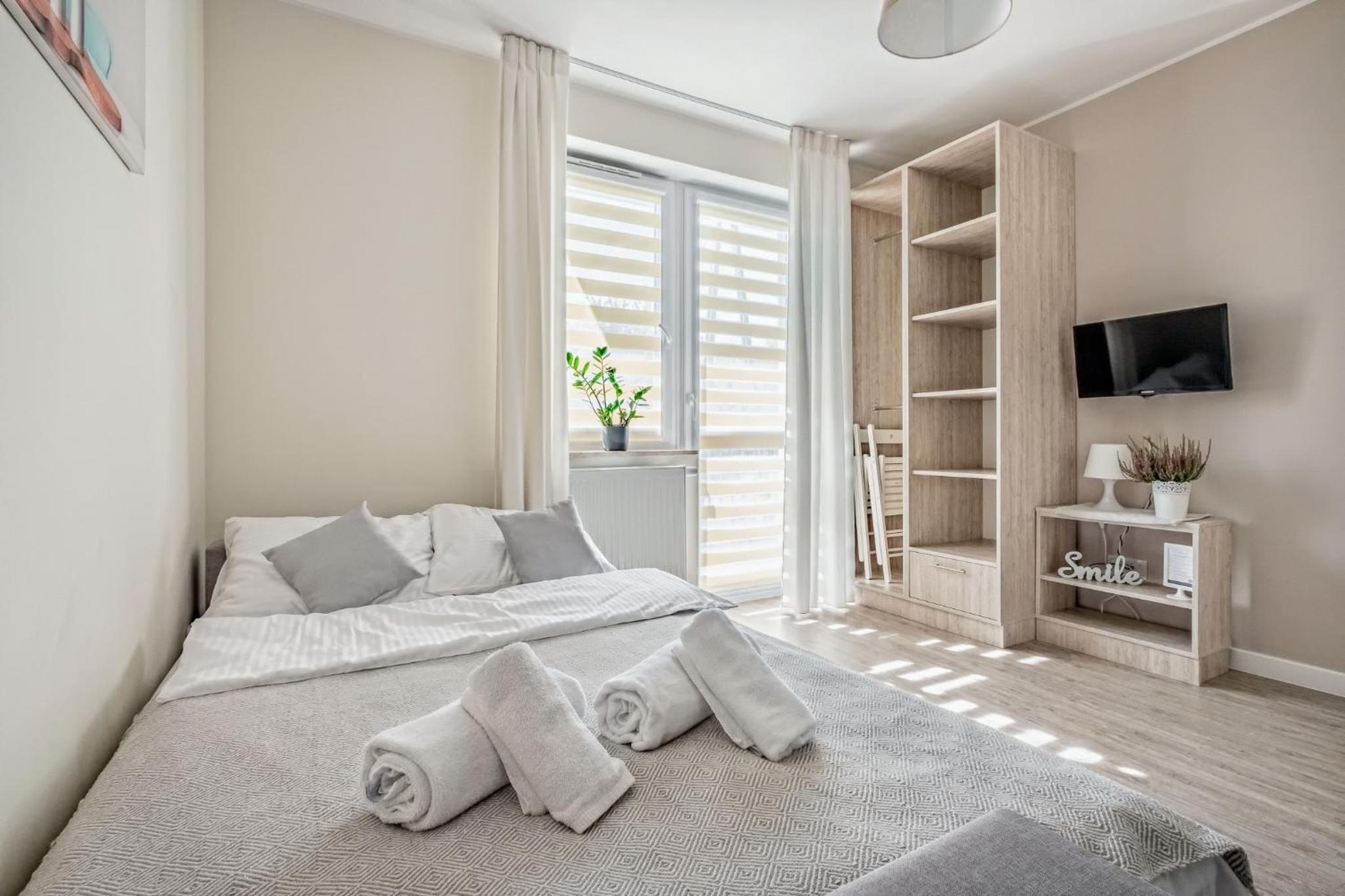 Apartment with Balcony - Photo 3