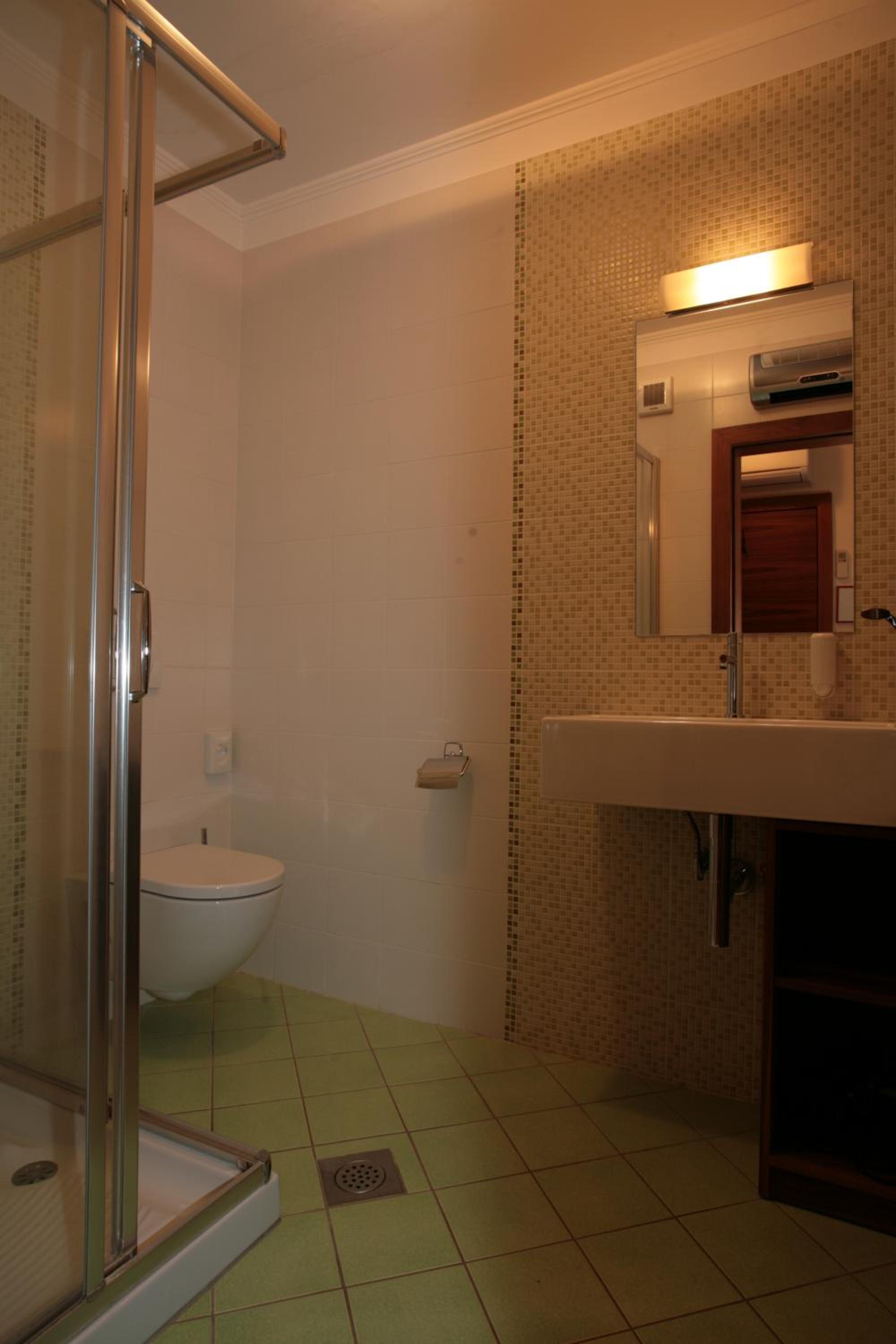 Apartment with Balcony - Photo 20