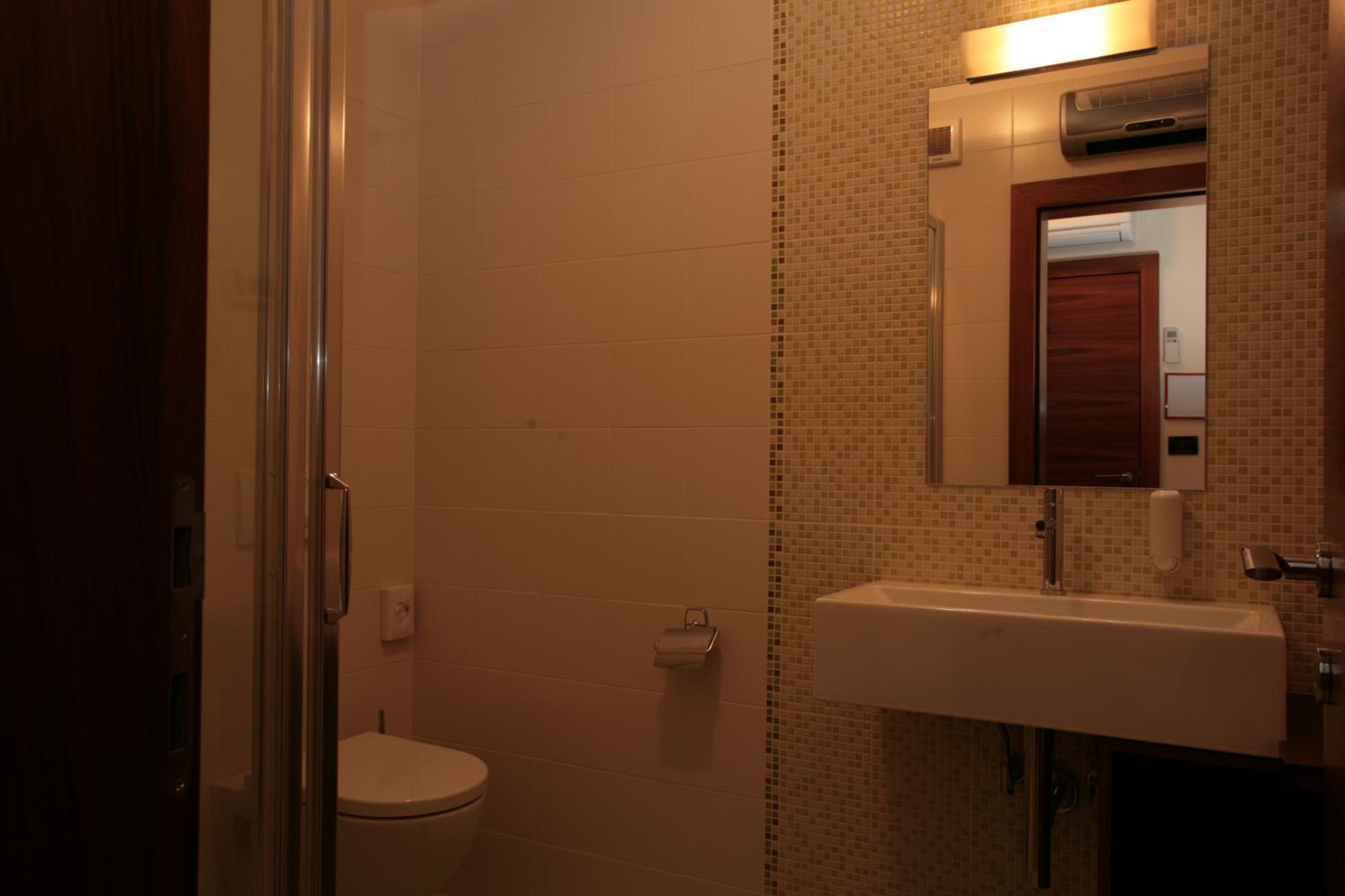 Apartment with Balcony - Photo 19
