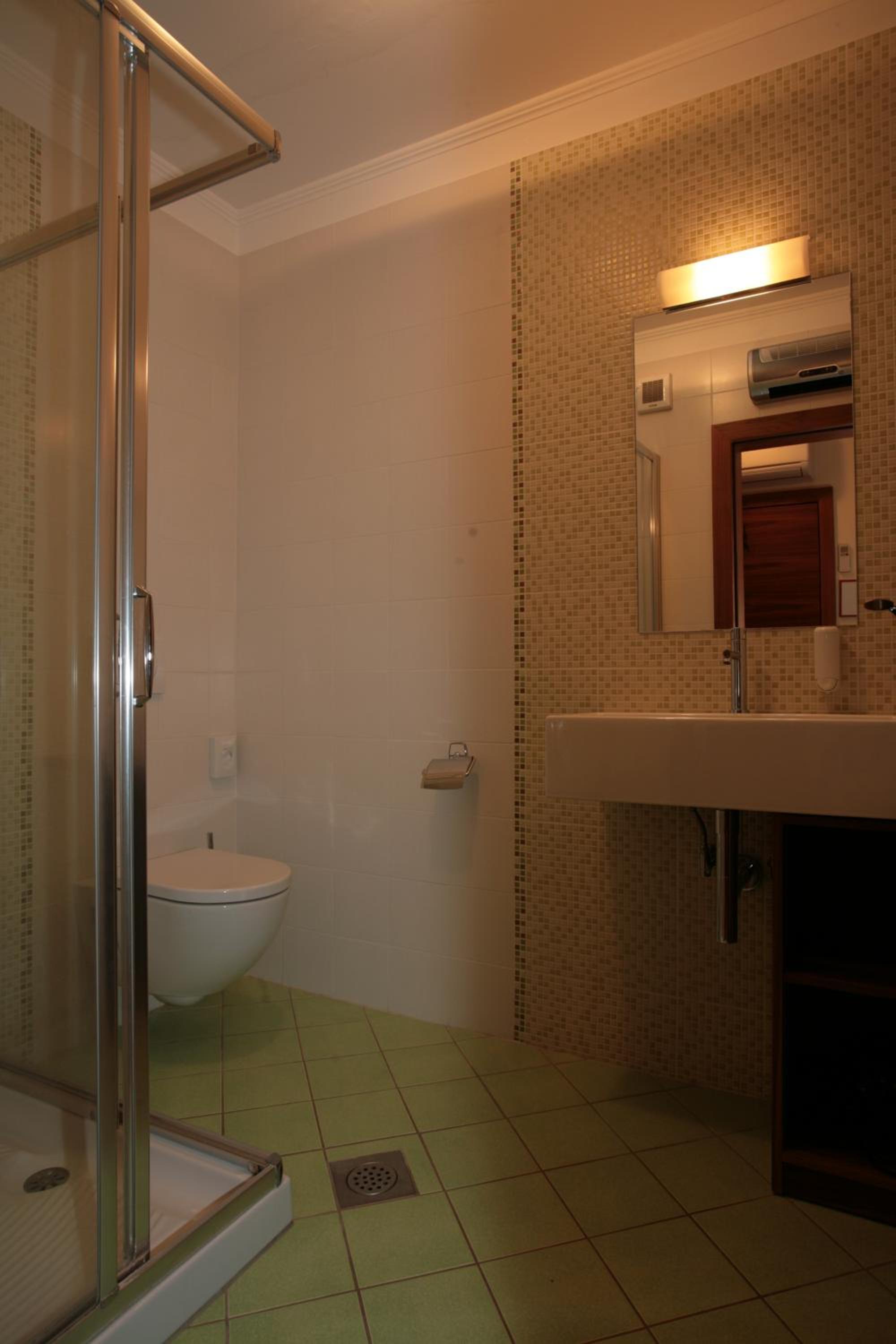 Apartment with Balcony - Photo 14