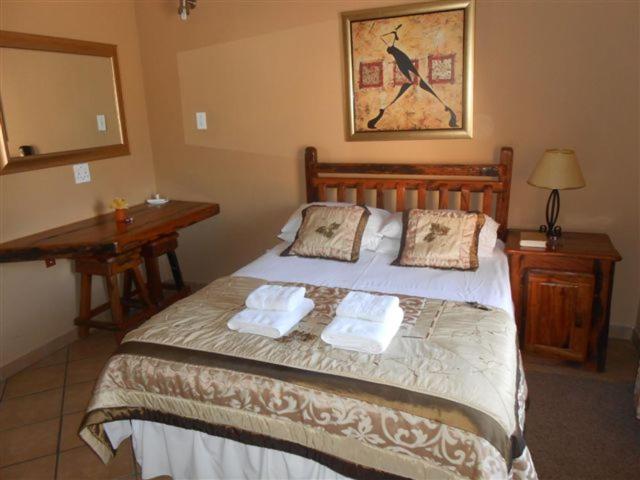 Deluxe Double Room with Shower - Photo 6