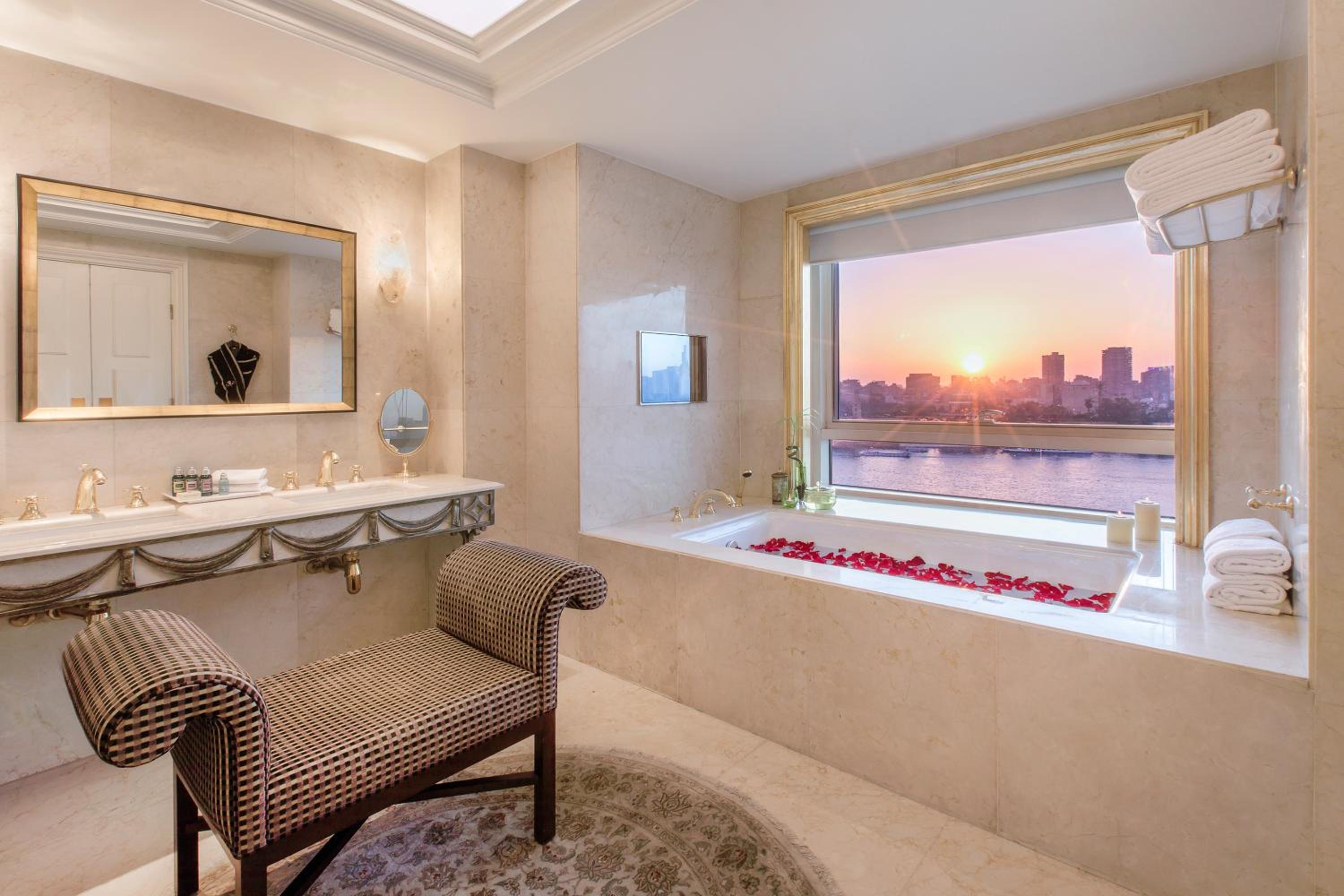 Nile Junior Suite thumbnail 6