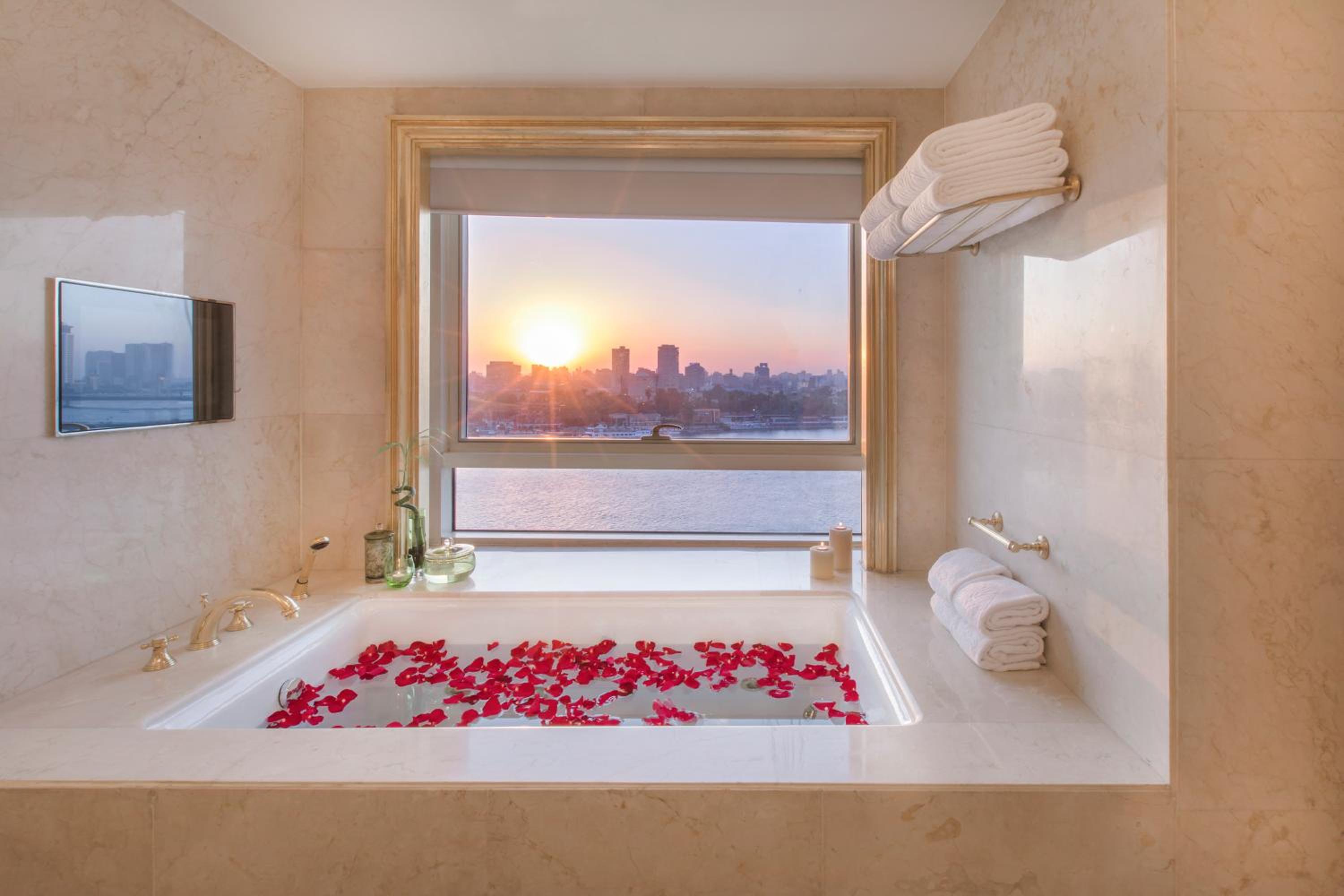 Presidential Suite thumbnail 5