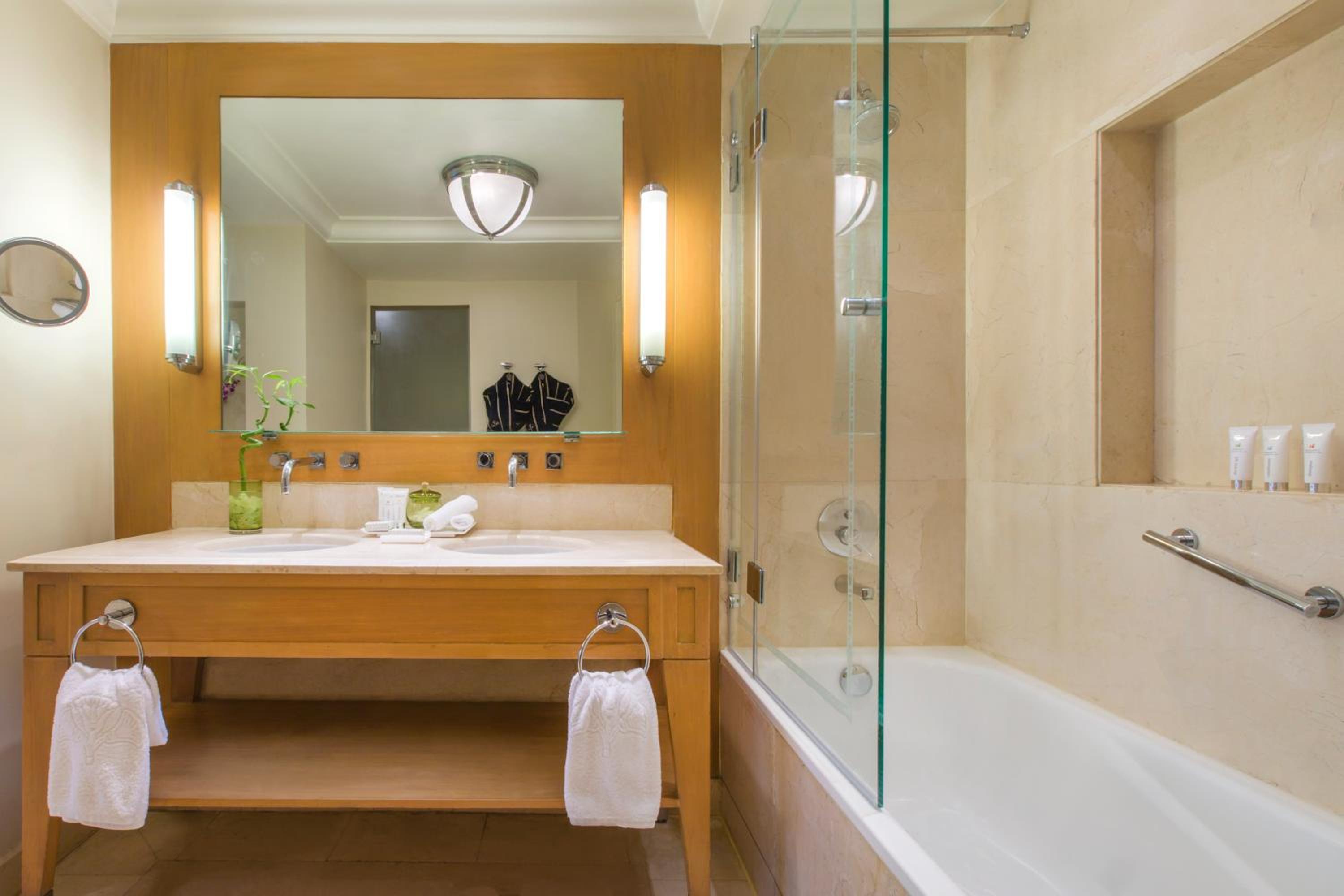 Nile Deluxe Suite - Photo 3
