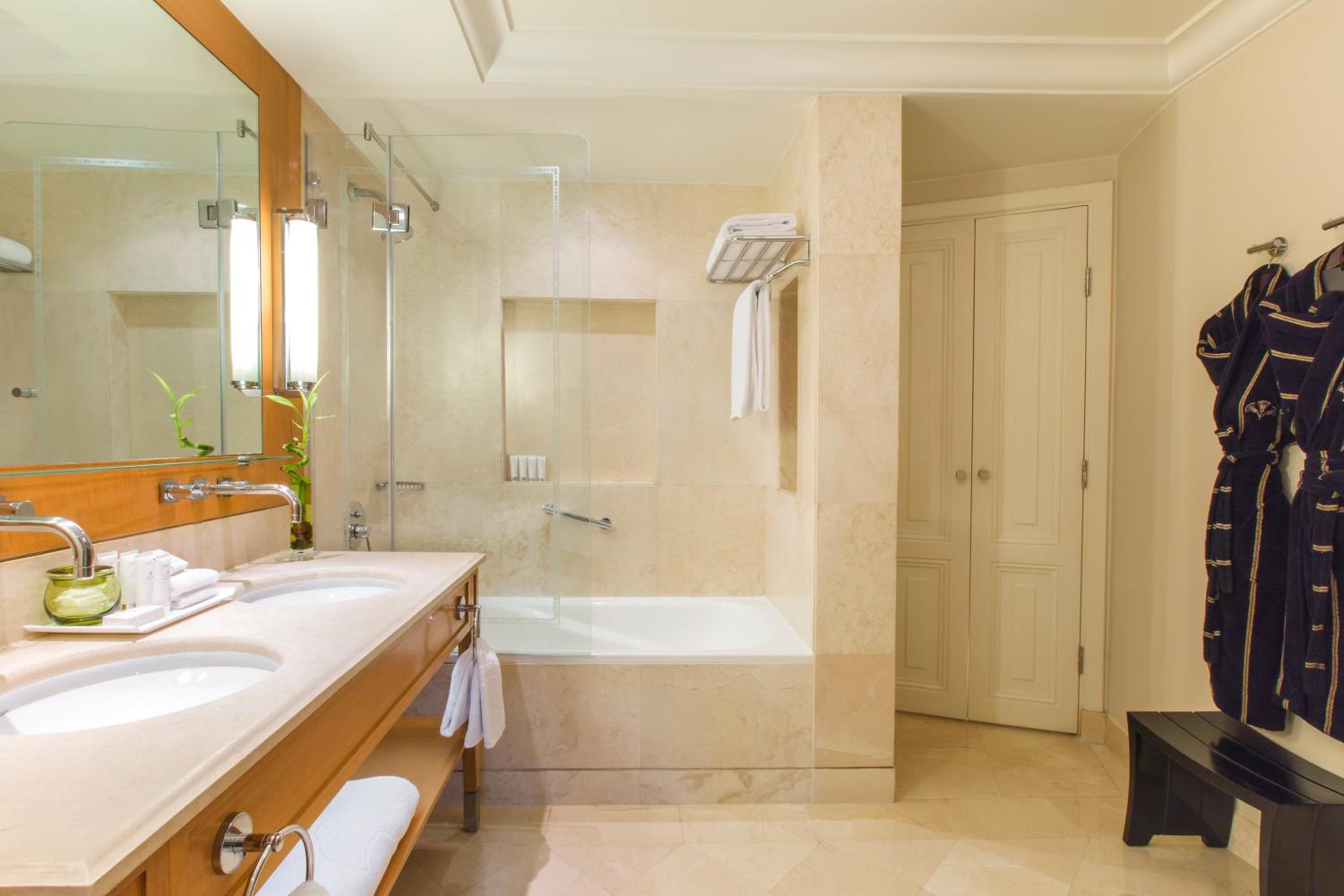 Madina Deluxe Suite - Photo 6