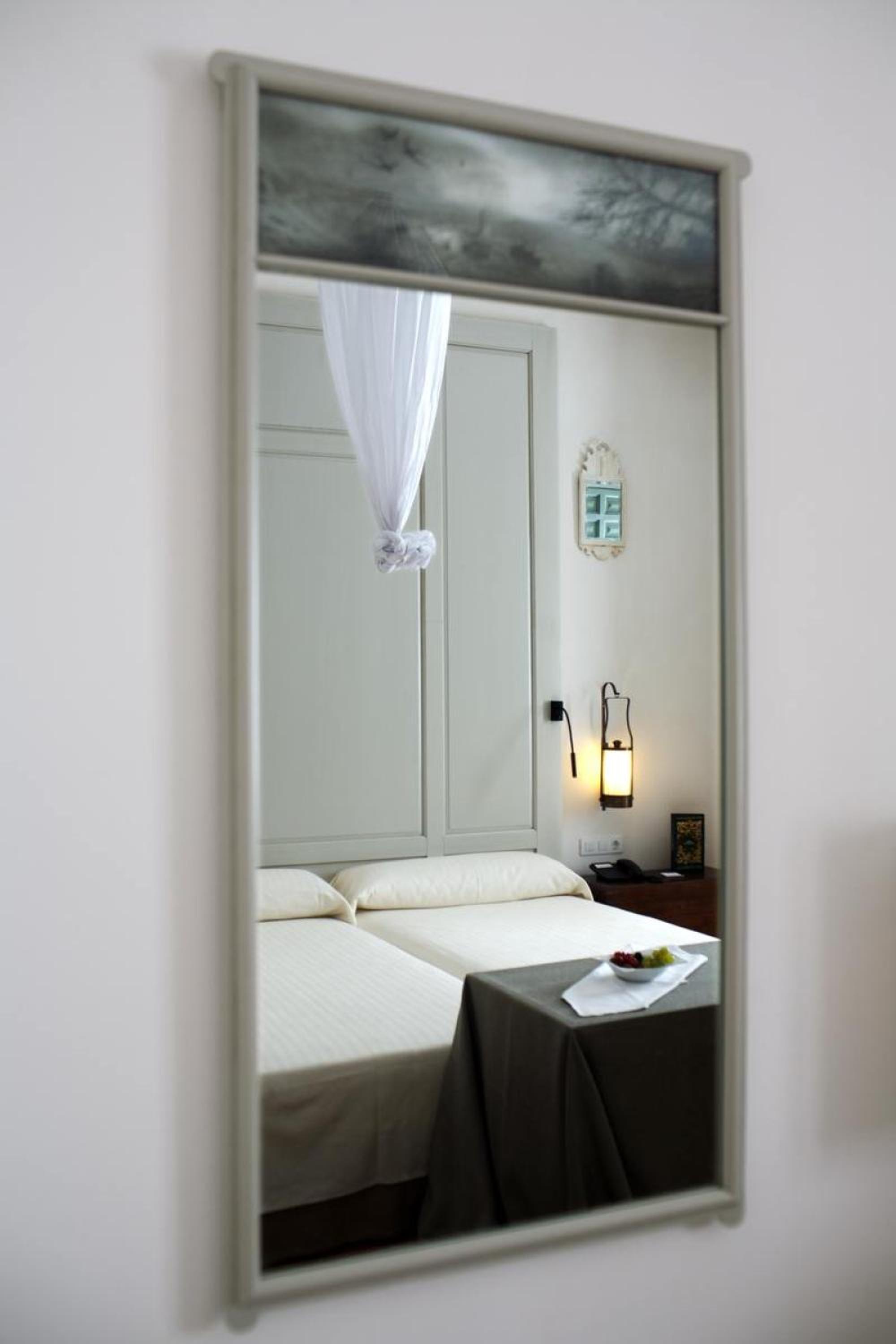 Standard Double Room - Photo 2